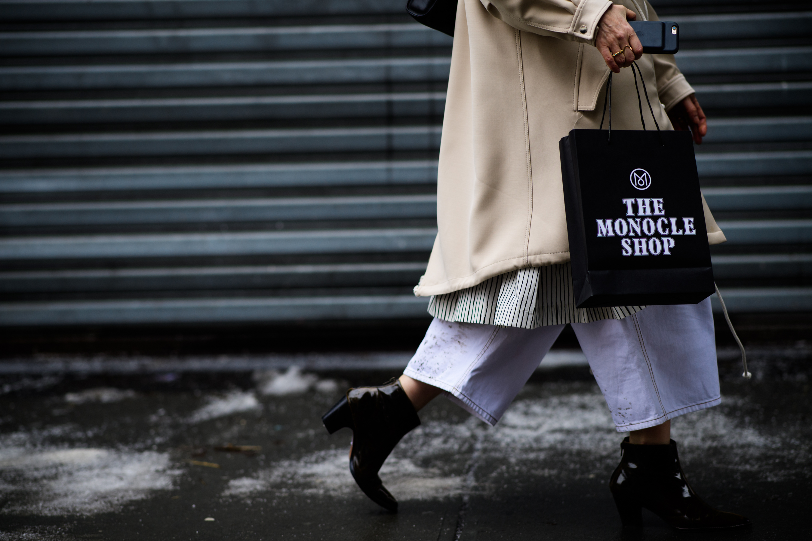 Woman wearing big pants
