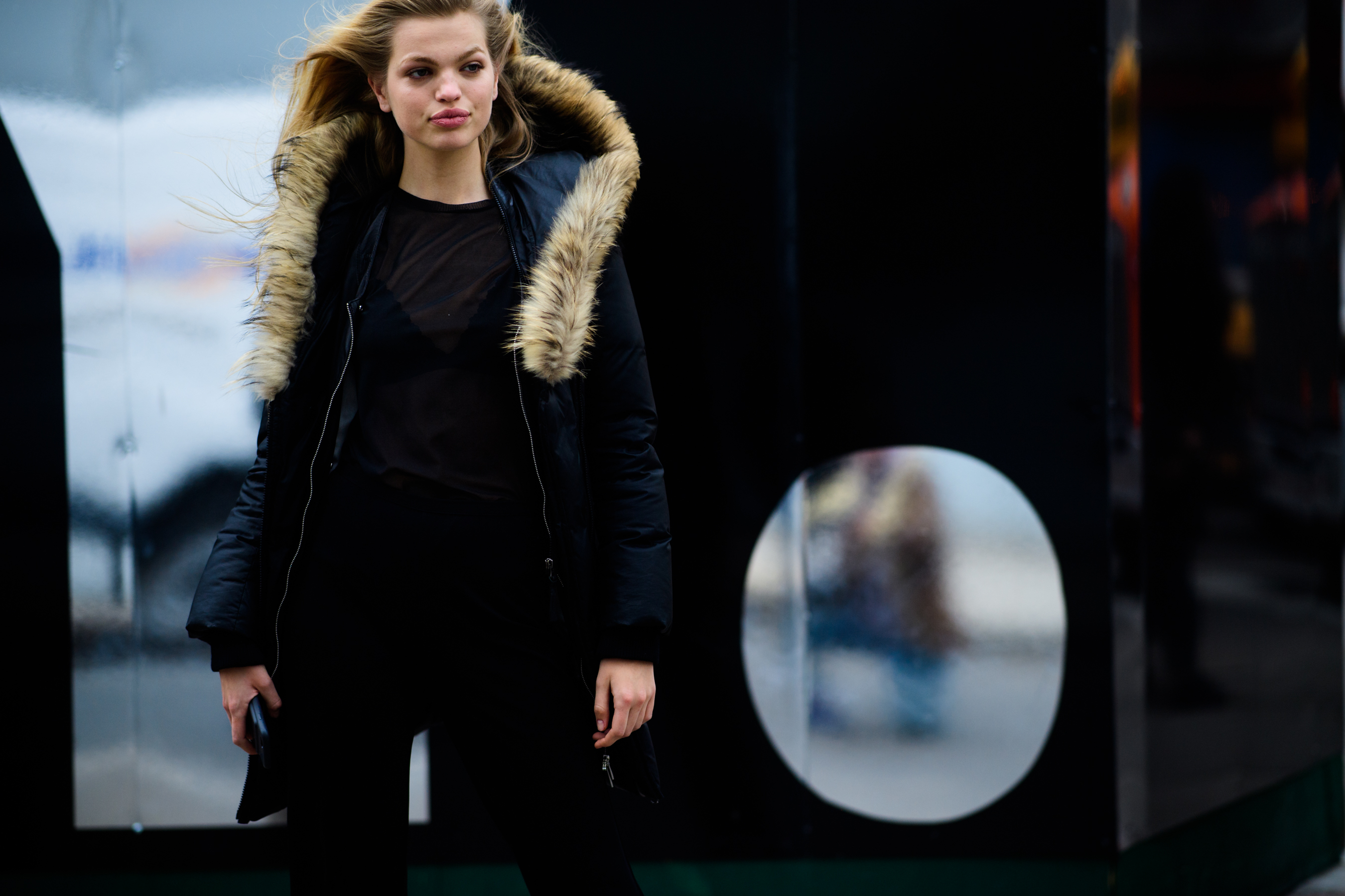 Woman wearing black clothes