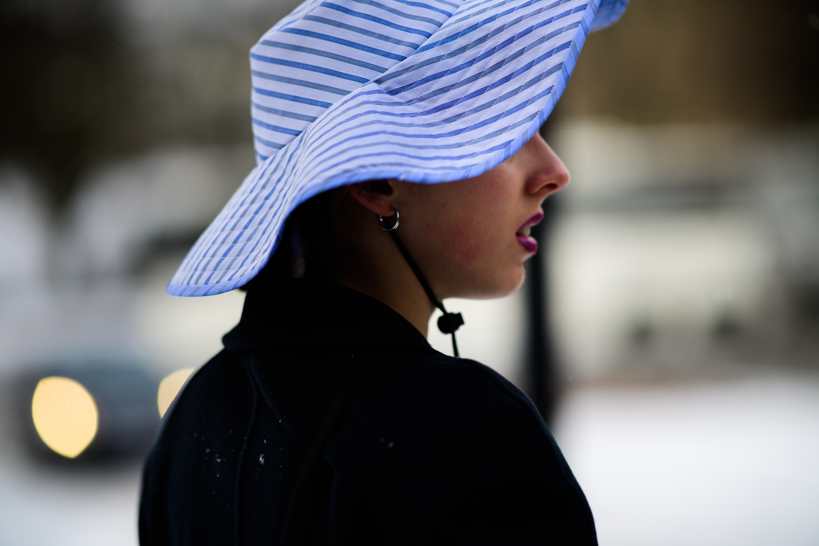 Woman wearing big hat