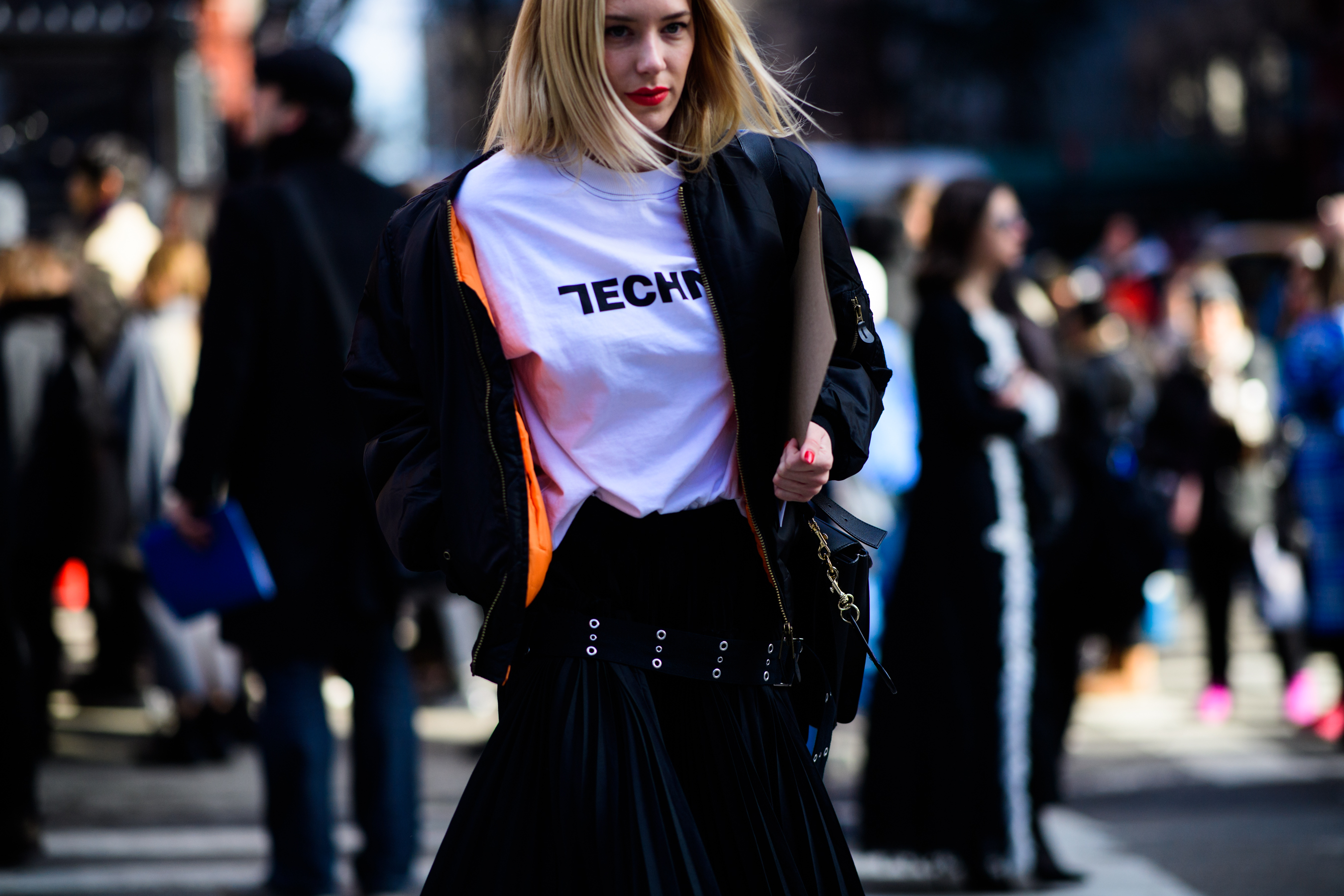 Woman wearing TECHNO t-shirt