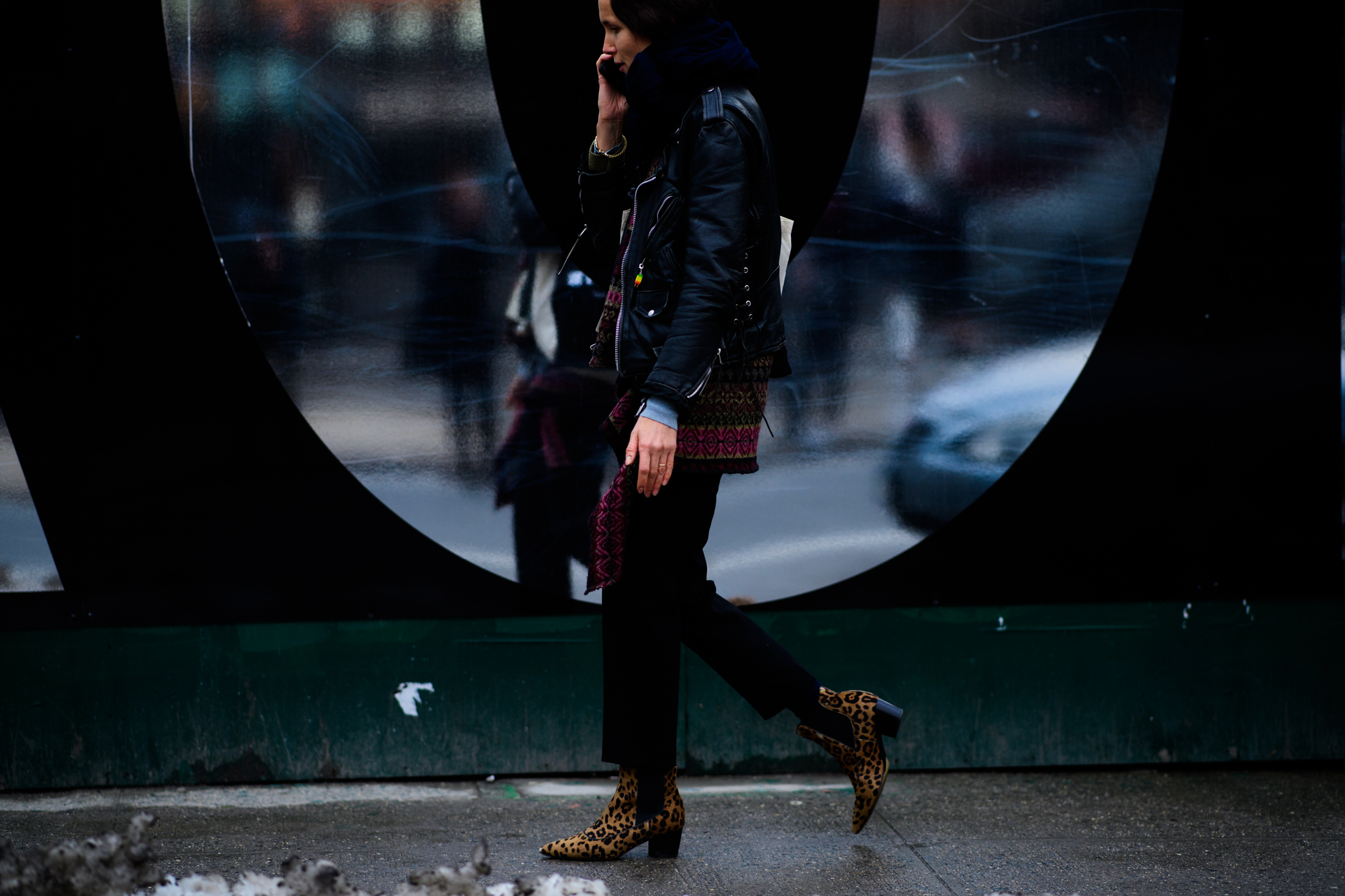 Woman wearing black clothes