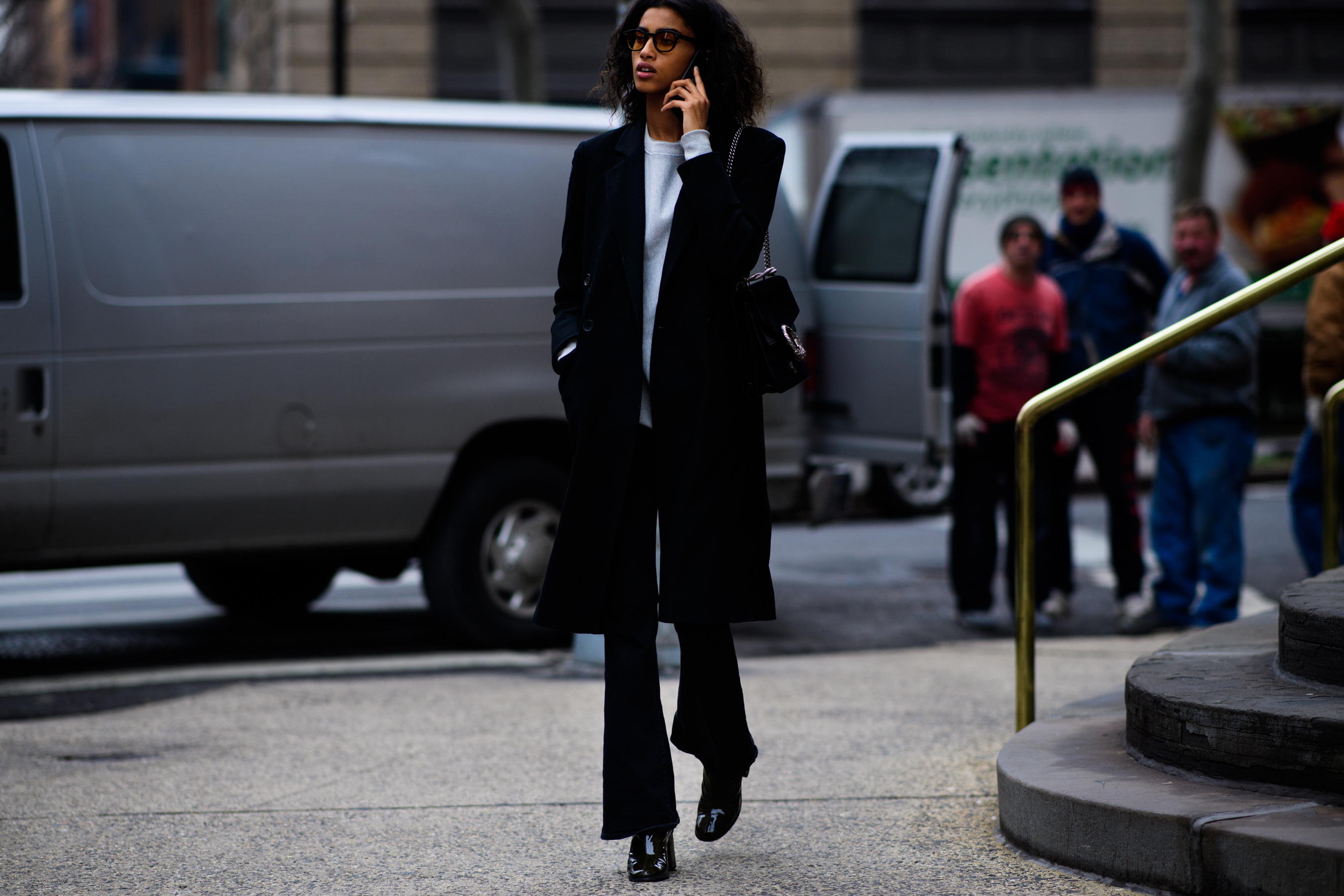 Woman wearing black clothes