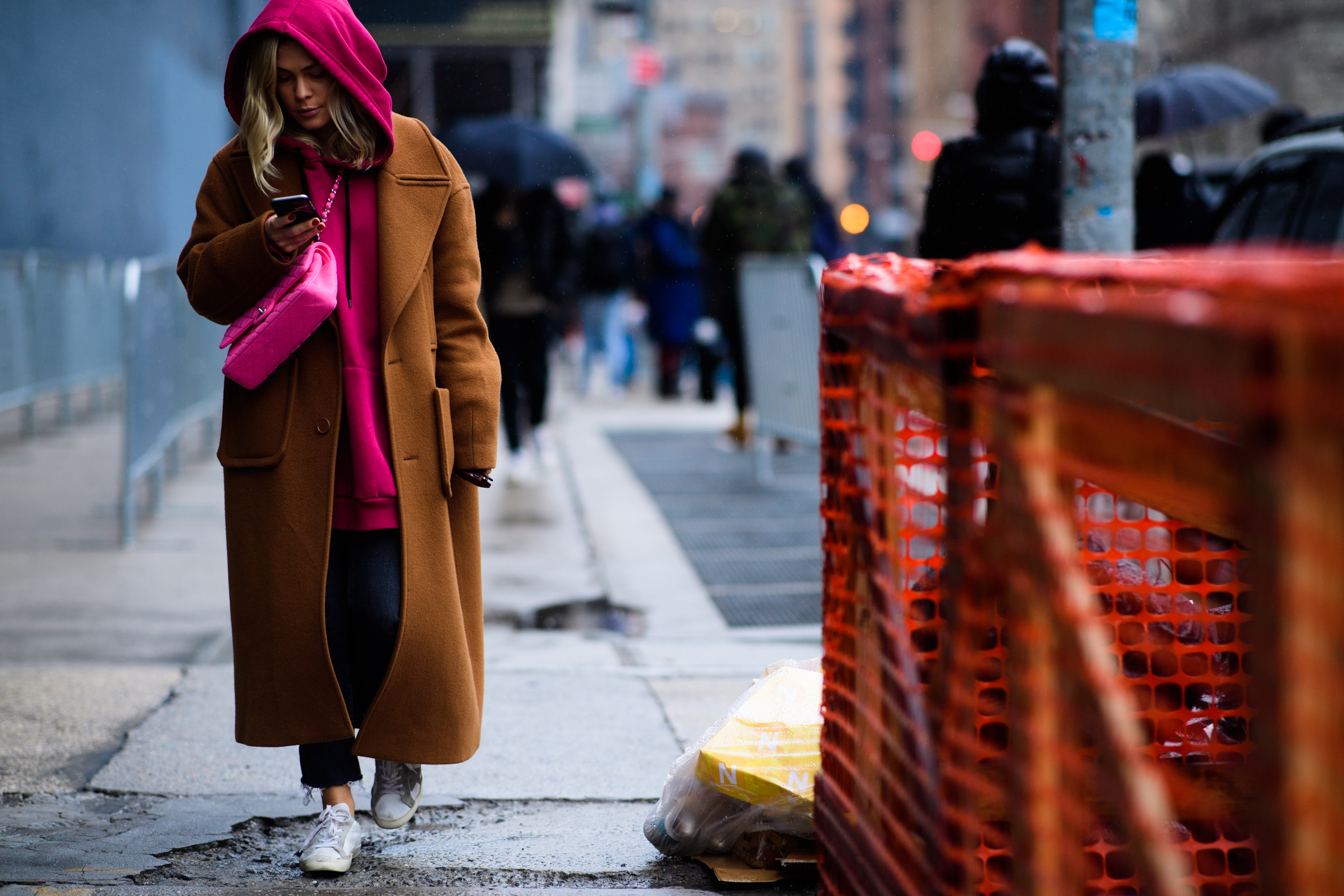 Kiwi blogger wearing pink and beige