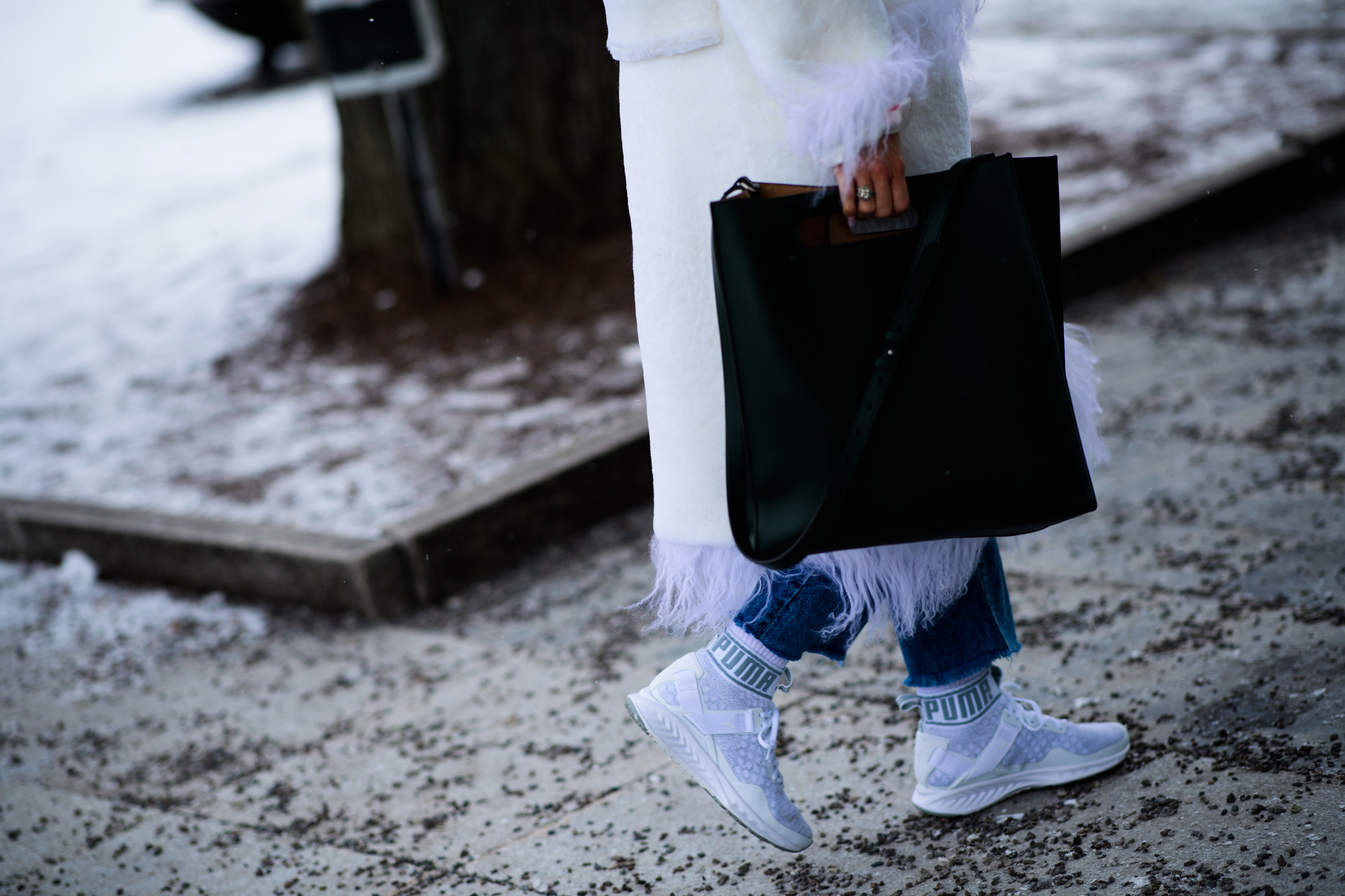 Woman wearing white clothes