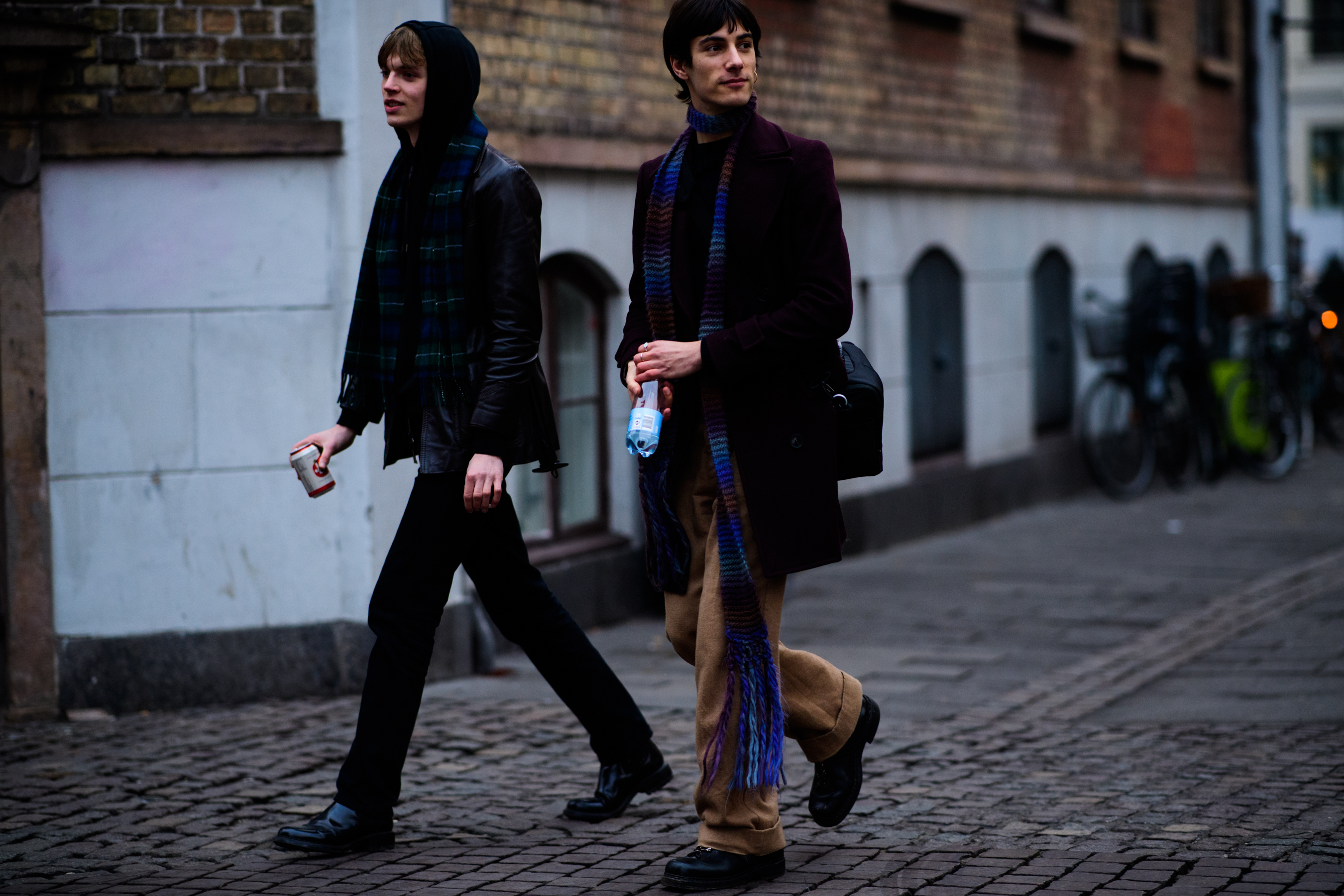Men wearing scarf