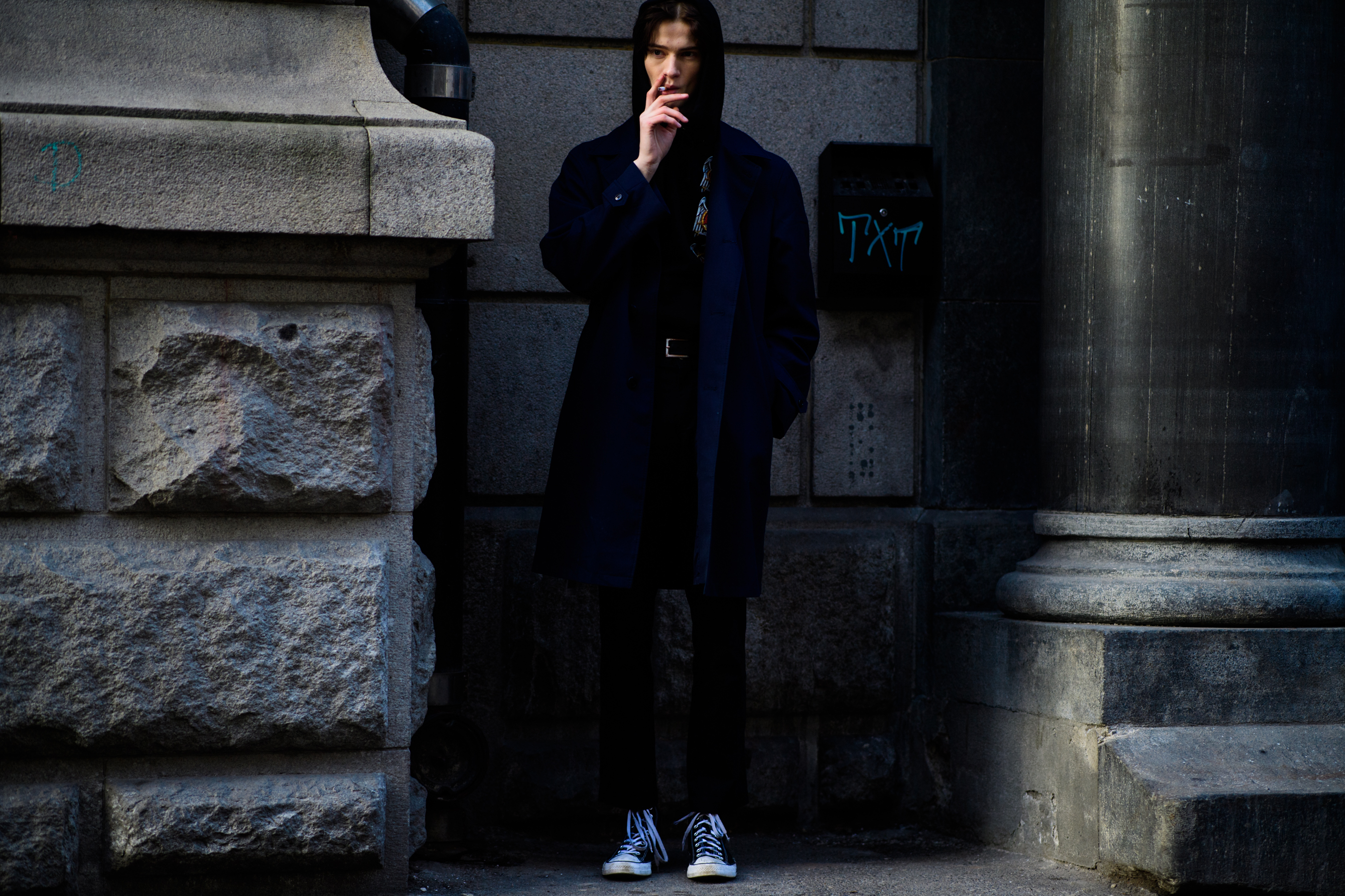 Man wearing converse