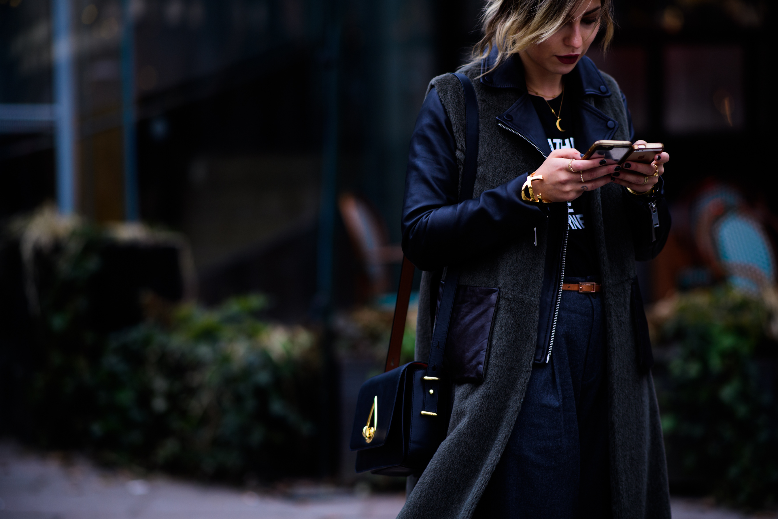 Woman wearing black clothes