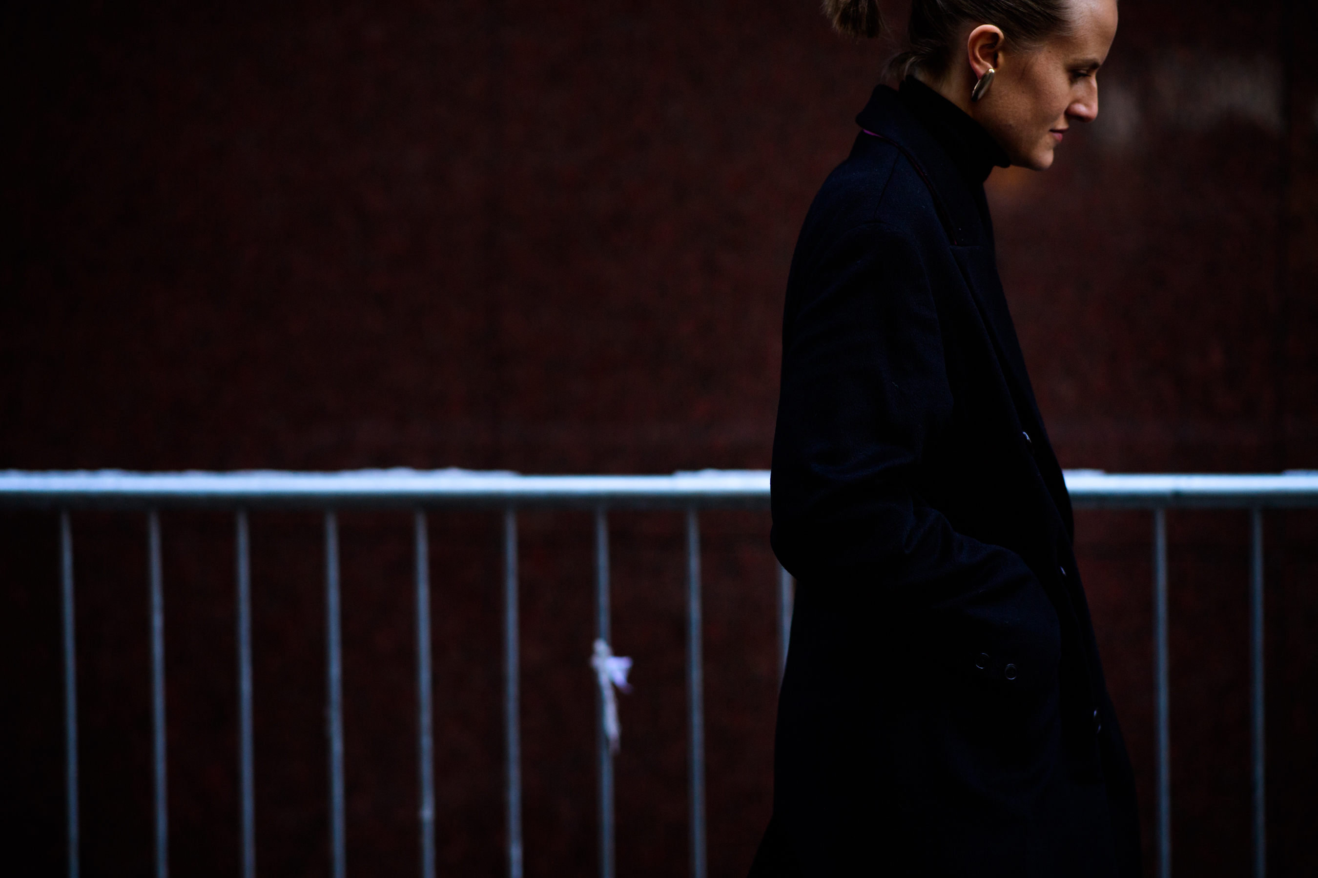 Woman wearing black clothes