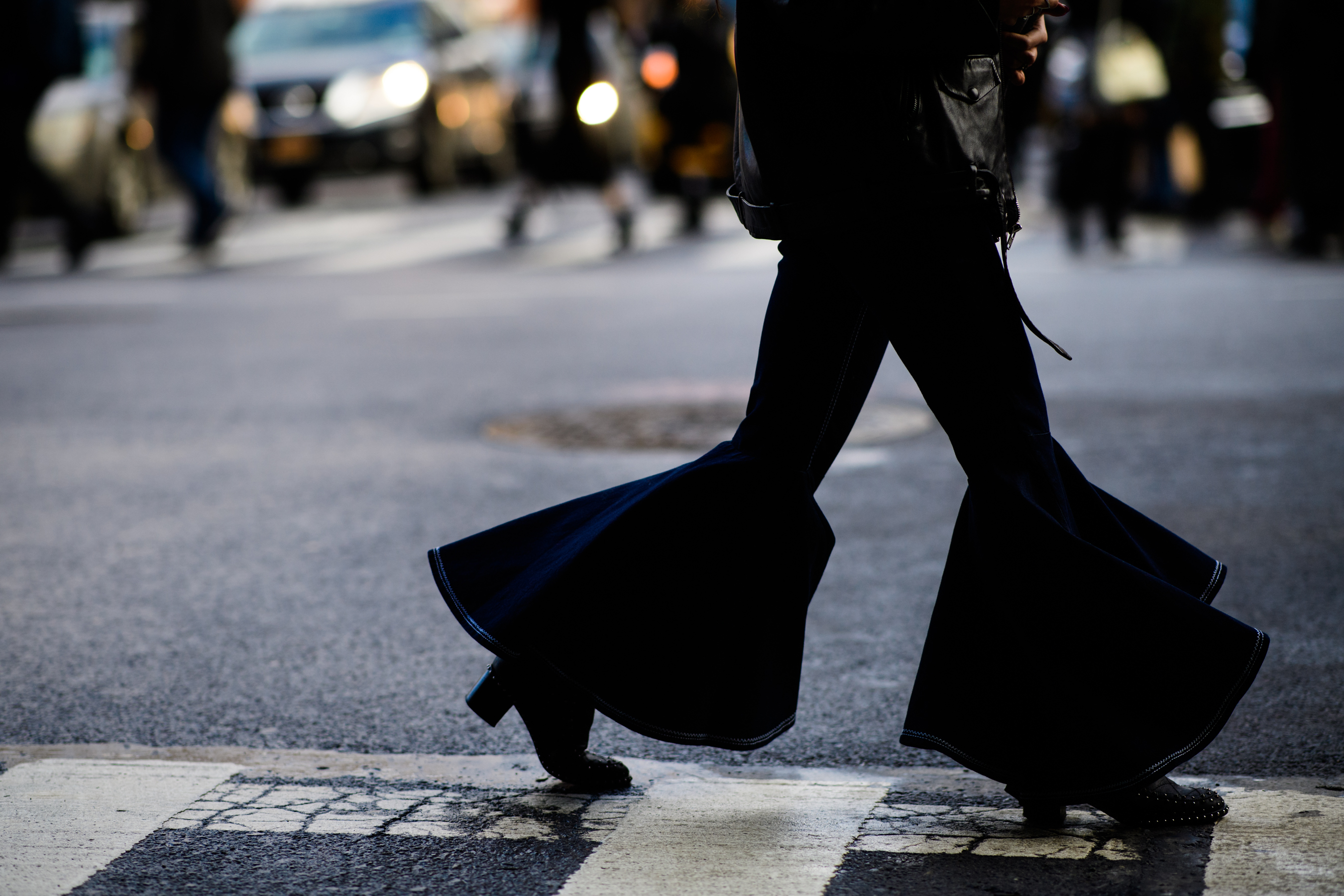 Woman wearing big pants