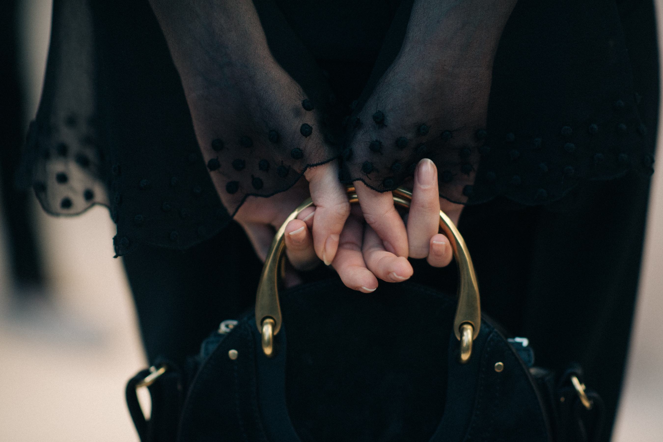 Model Harleth Kuusik holding bag