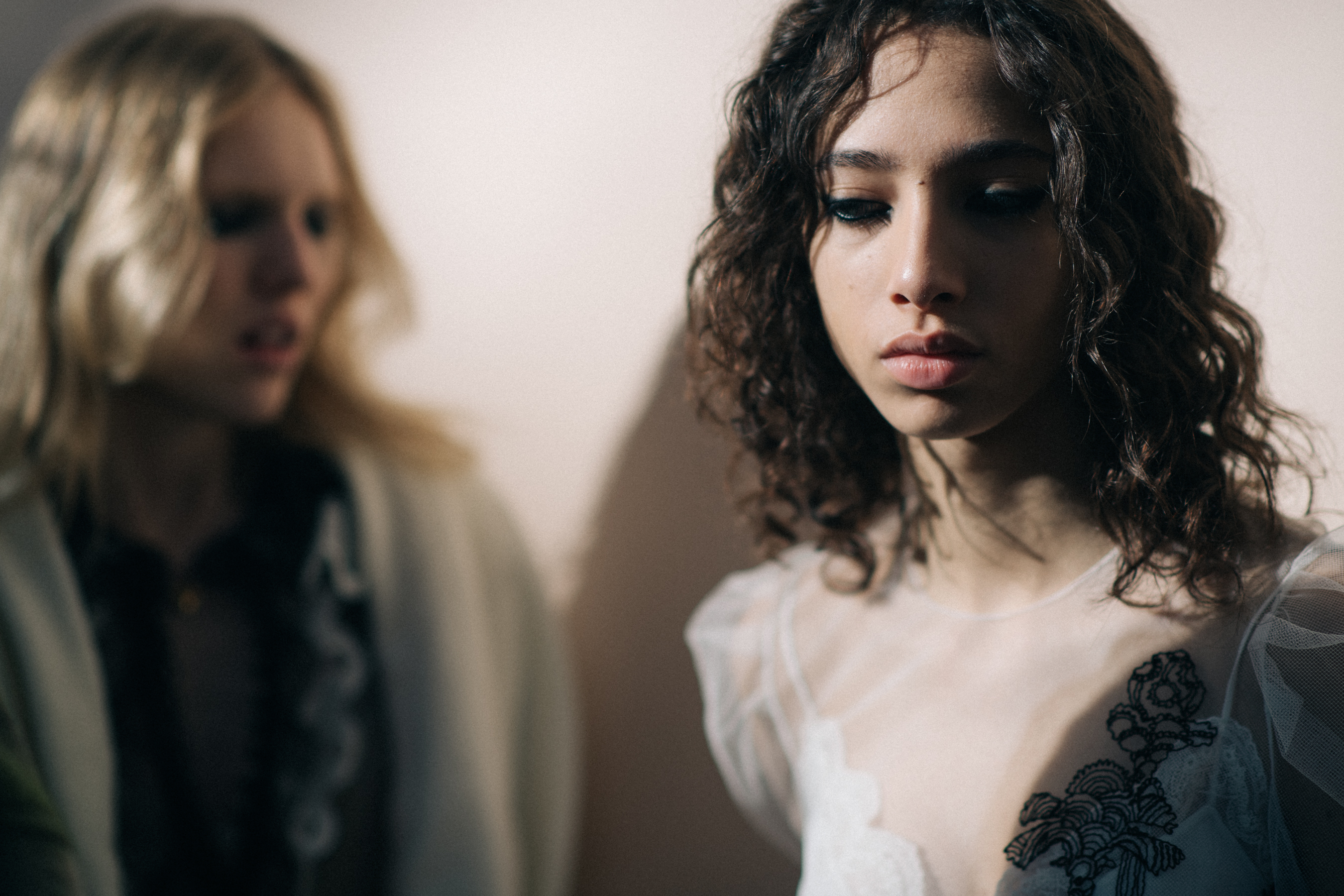 Model Yasmin Wijnaldum wearing dress