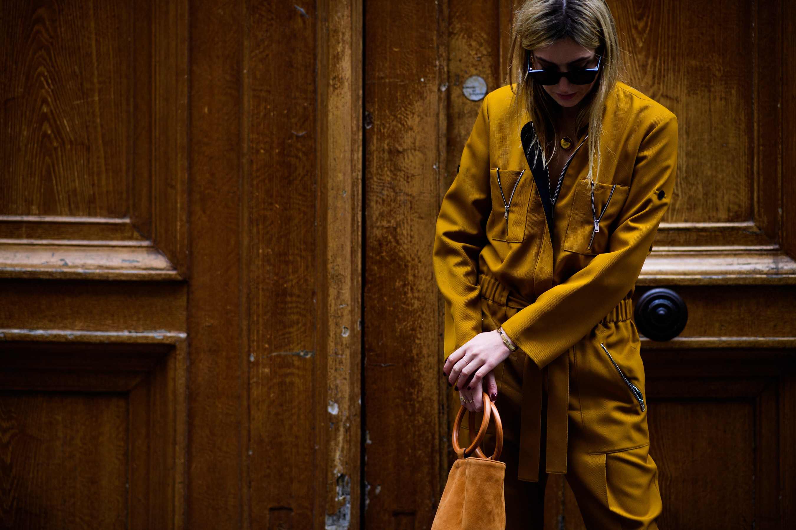 French blogger wearing mustard colour outfit