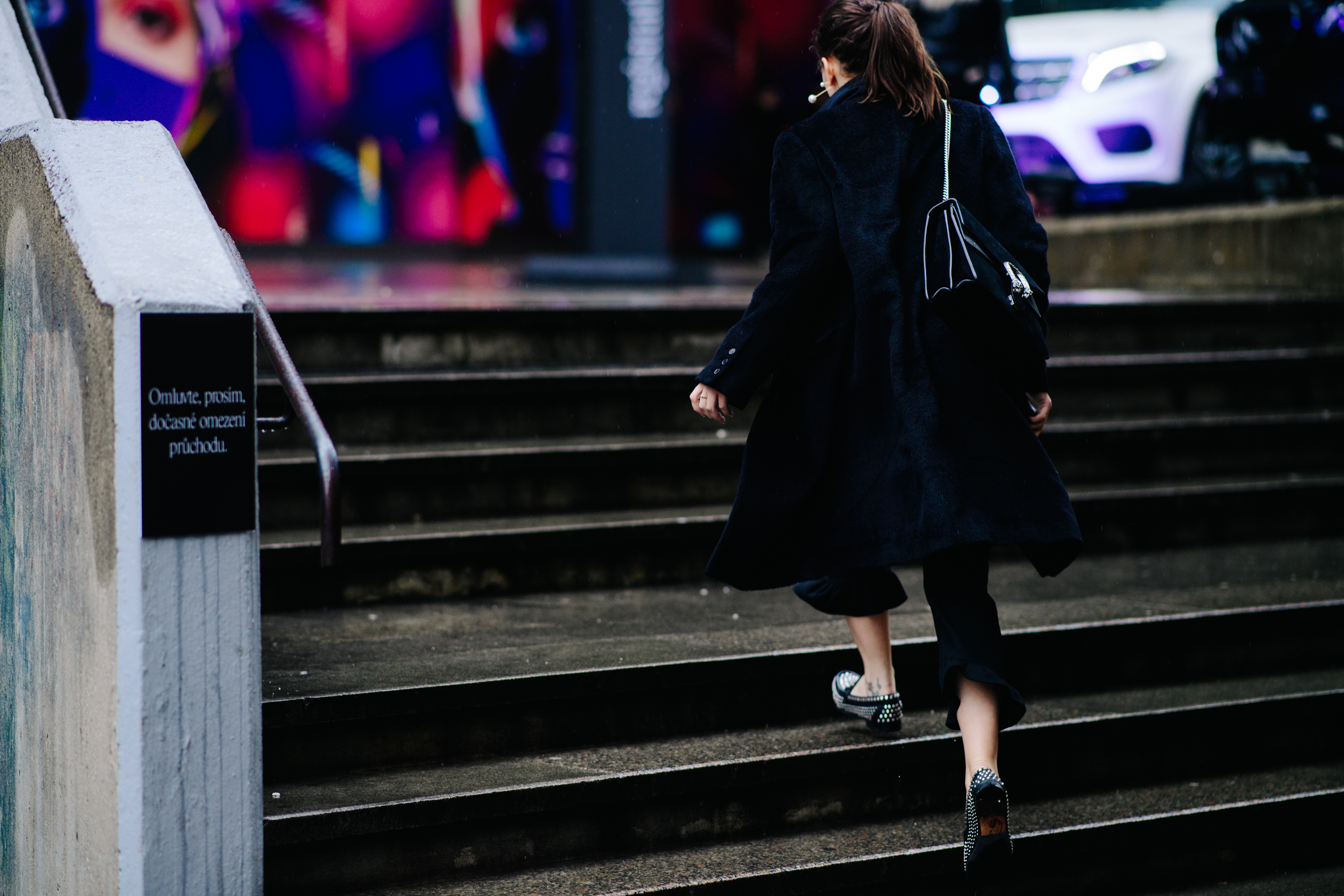 Woman wearing black Gucci shoulder bag