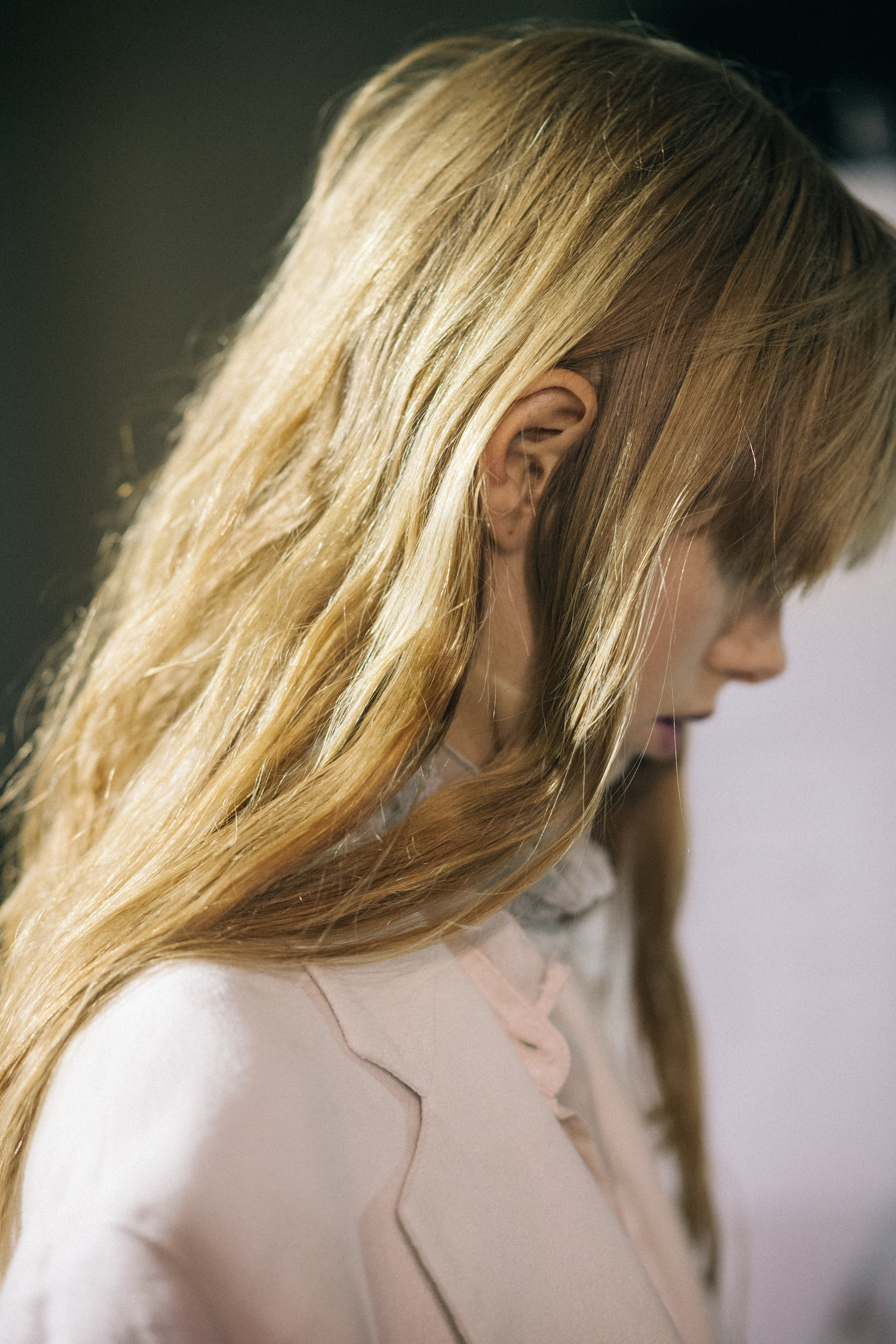 Model Lululeika Ravn Liep before a show