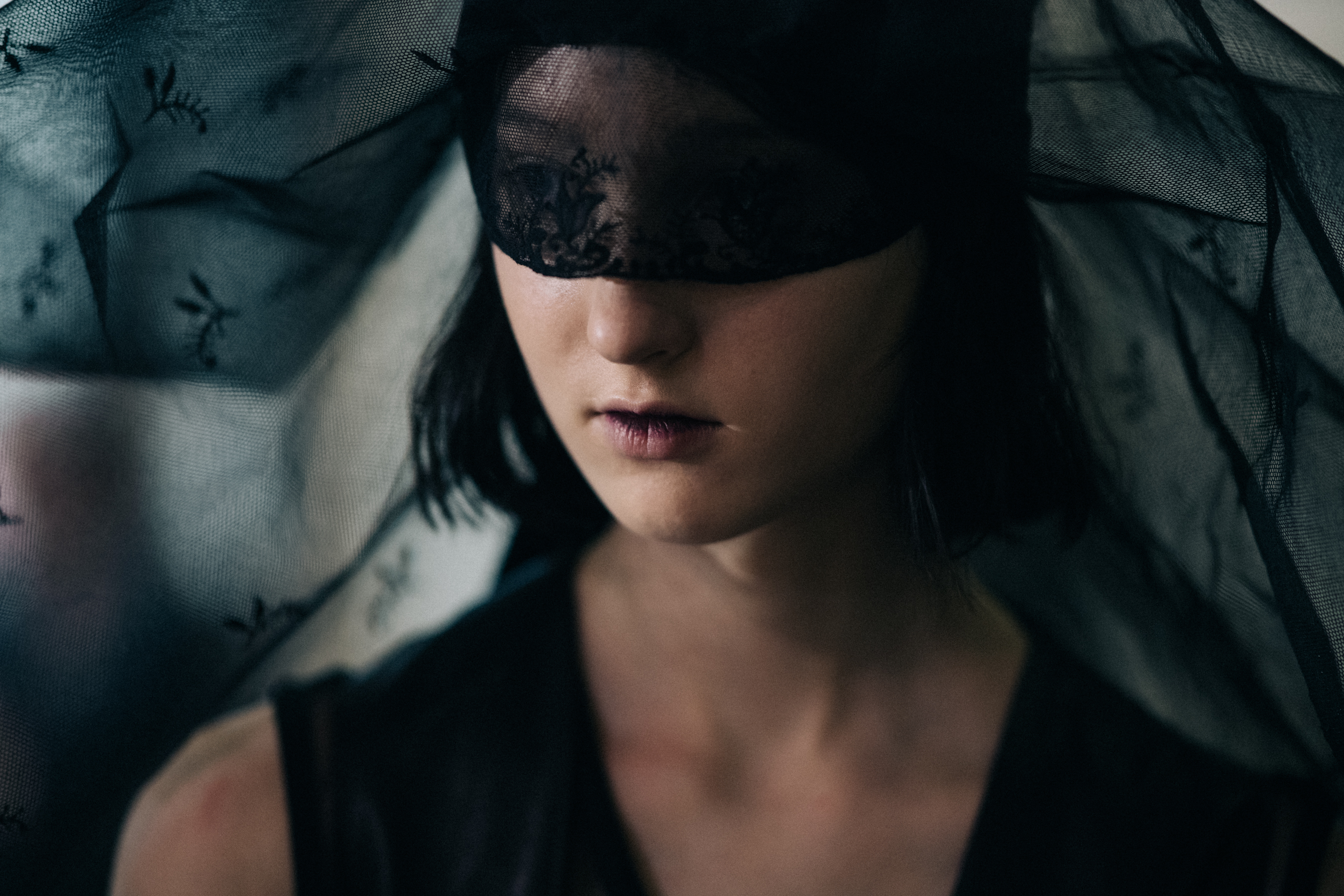 Model Maren Behringer wearing veil