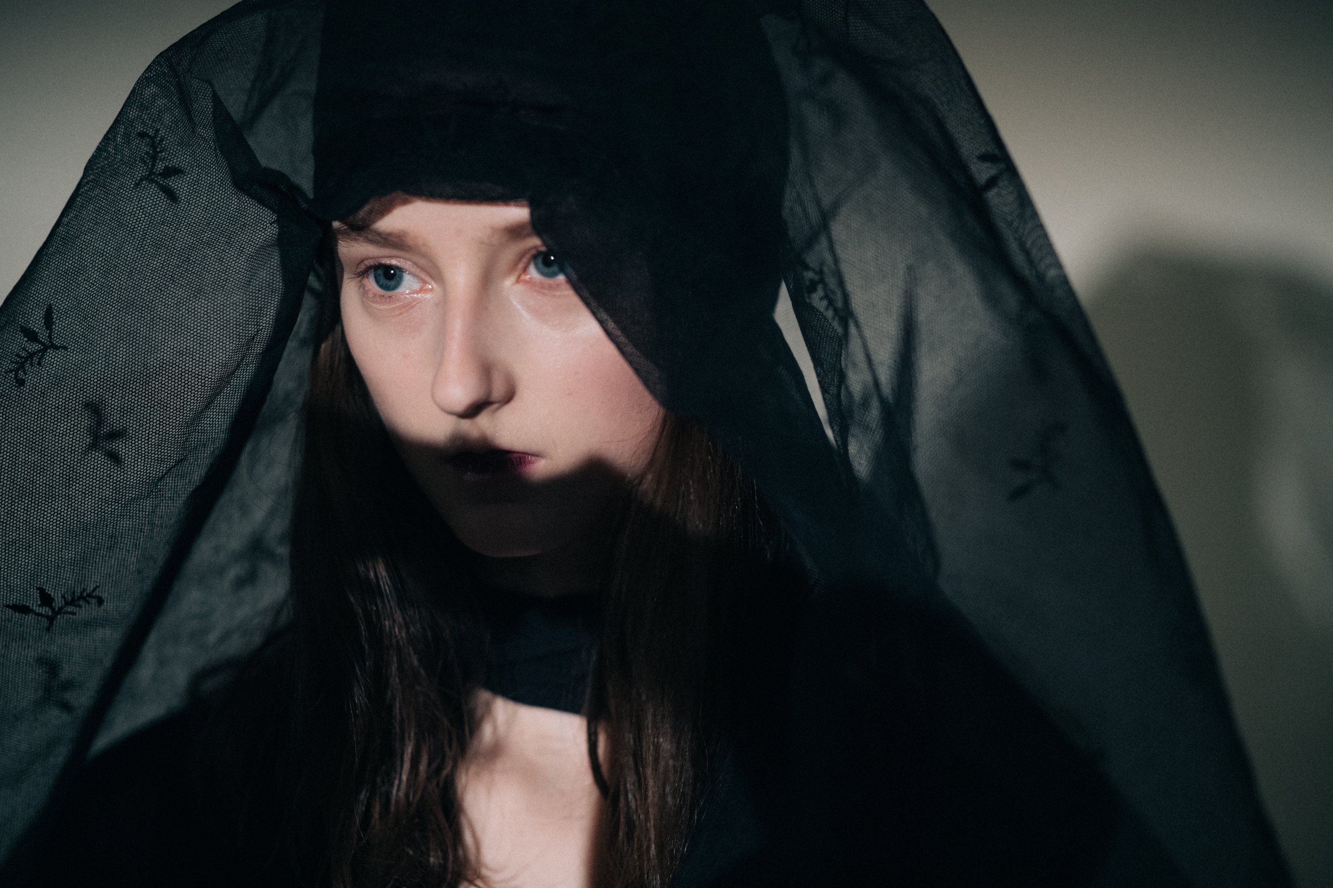 Model Klementyna Dmowska wearing veil