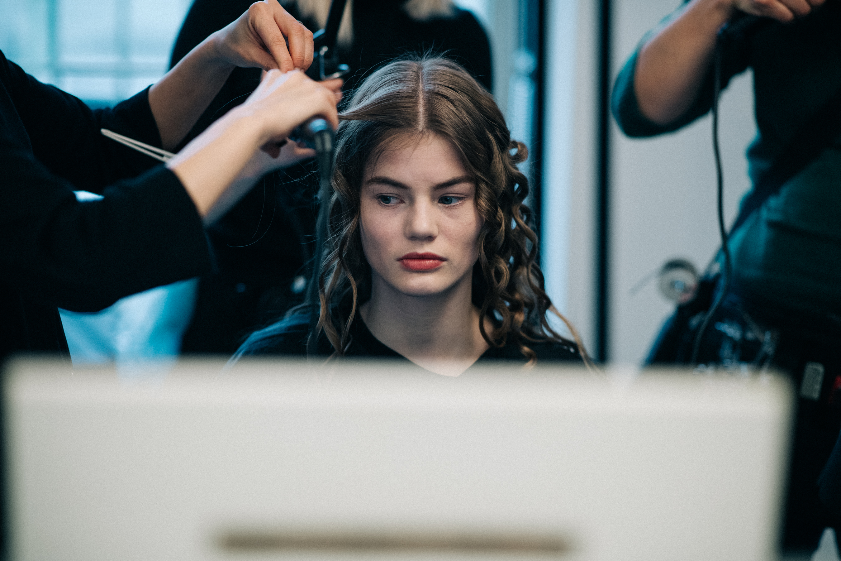 Model Myrthe Bolt getting hair done