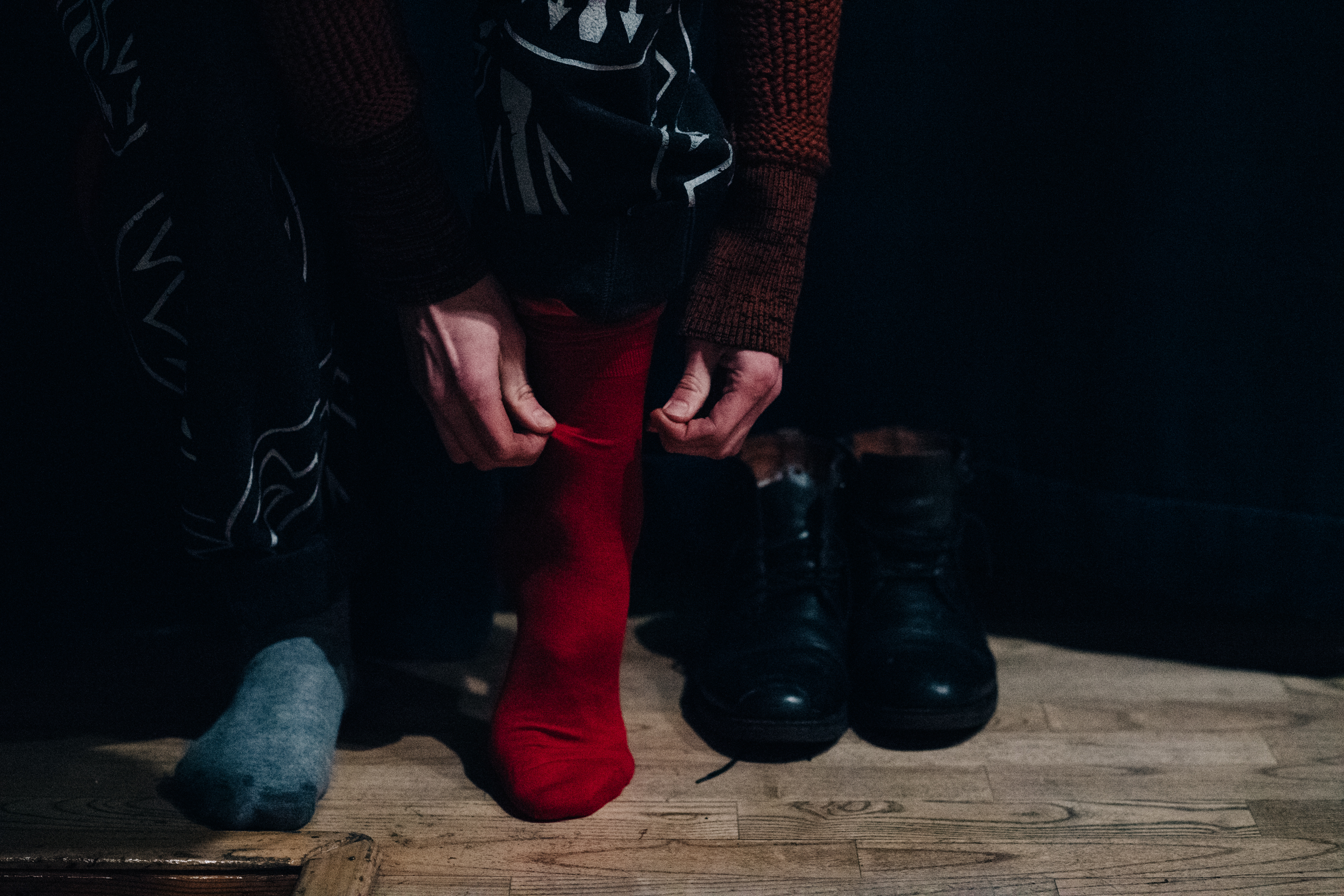 Man putting shoes on