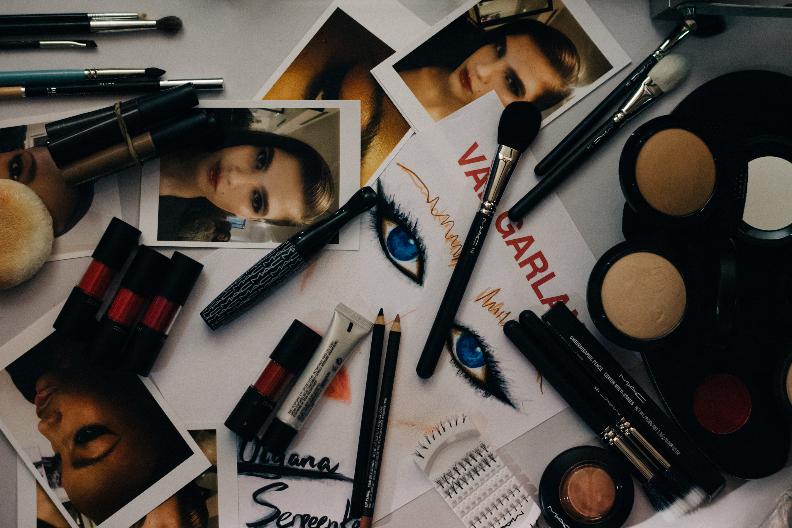 Make up schemes before a show
