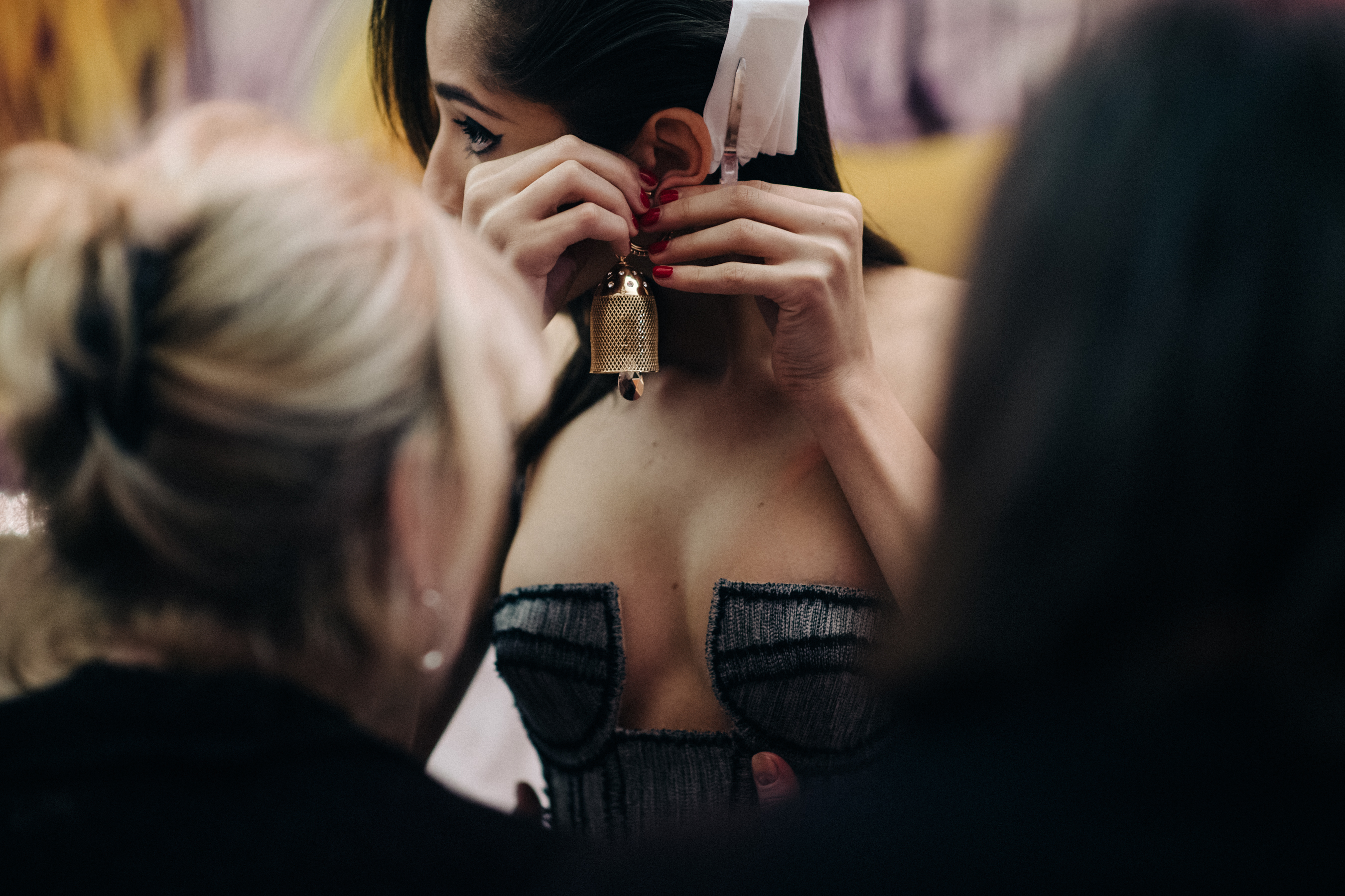Model Yasmin Wijnaldum wearing earring