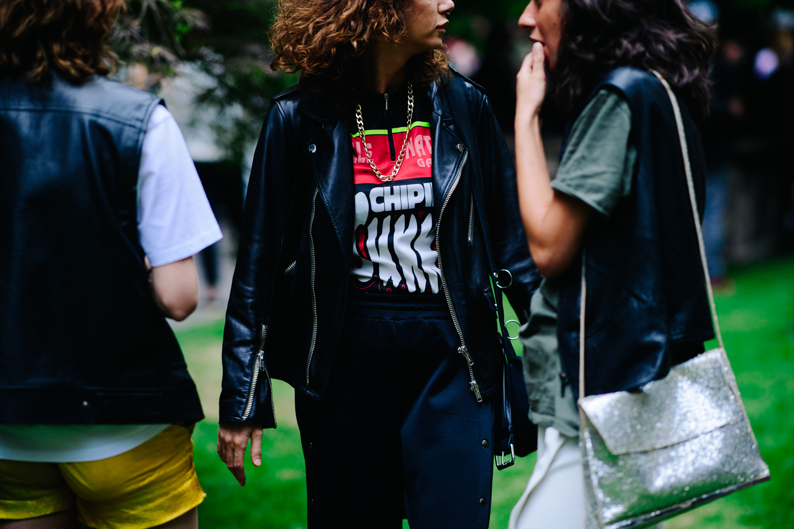 Girl wearing a chunky golden chain