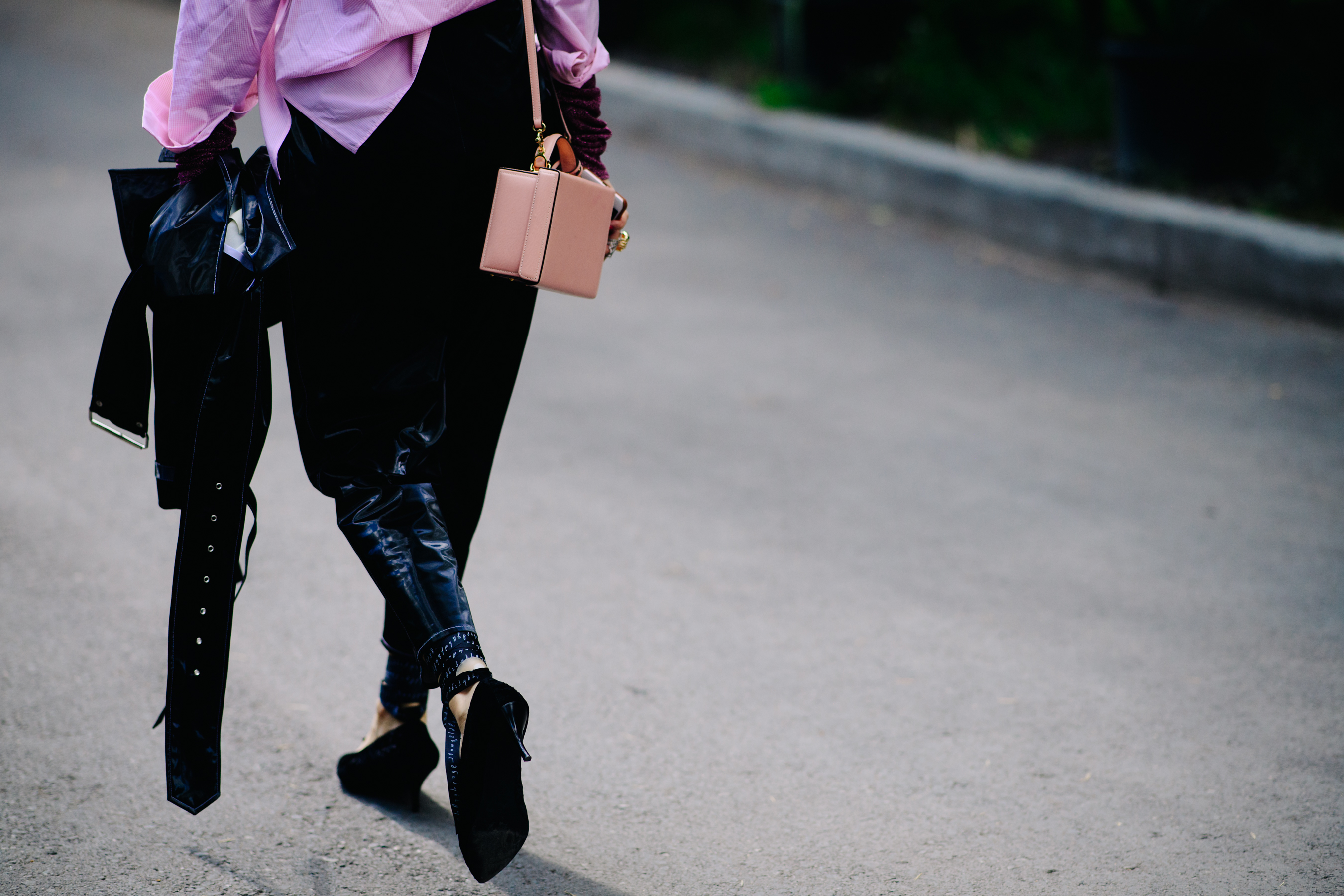 Woman wearing a pink clutch