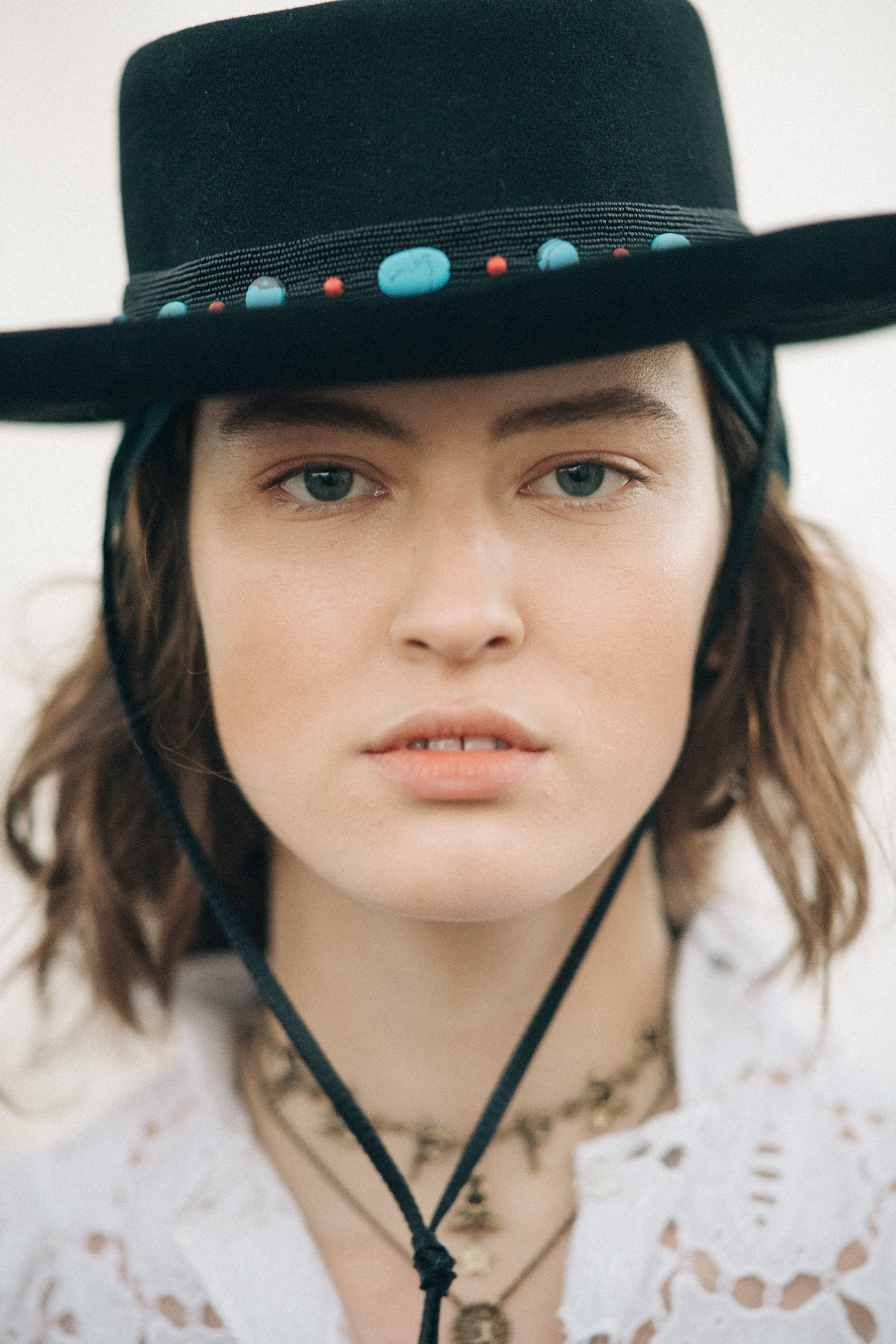 Woman wearing a white shirt