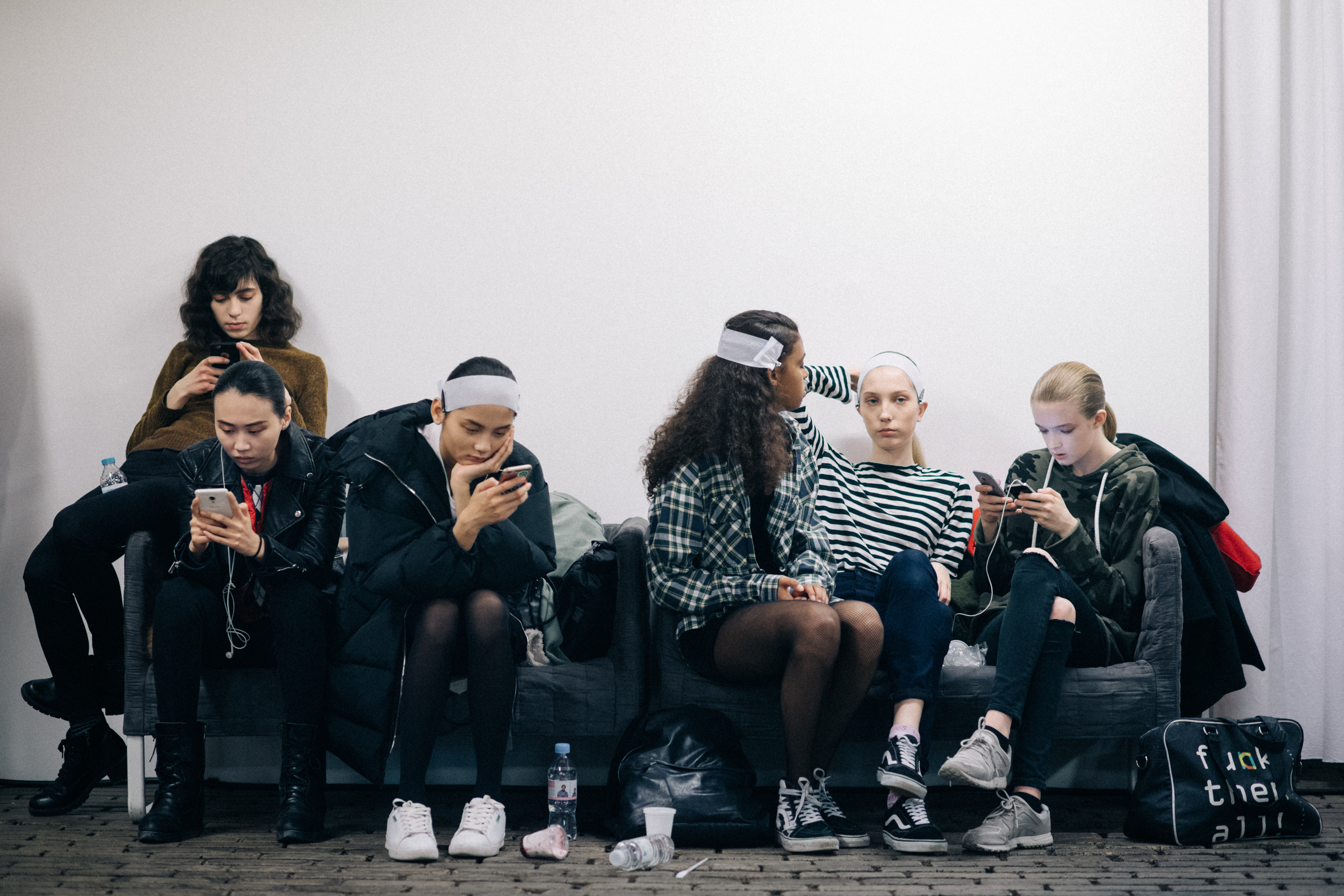 Models chilling at Nehera backstage