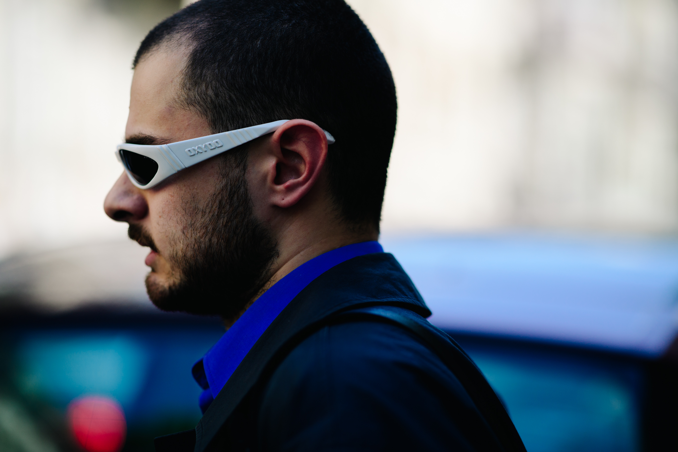 Man wearing sport shadies