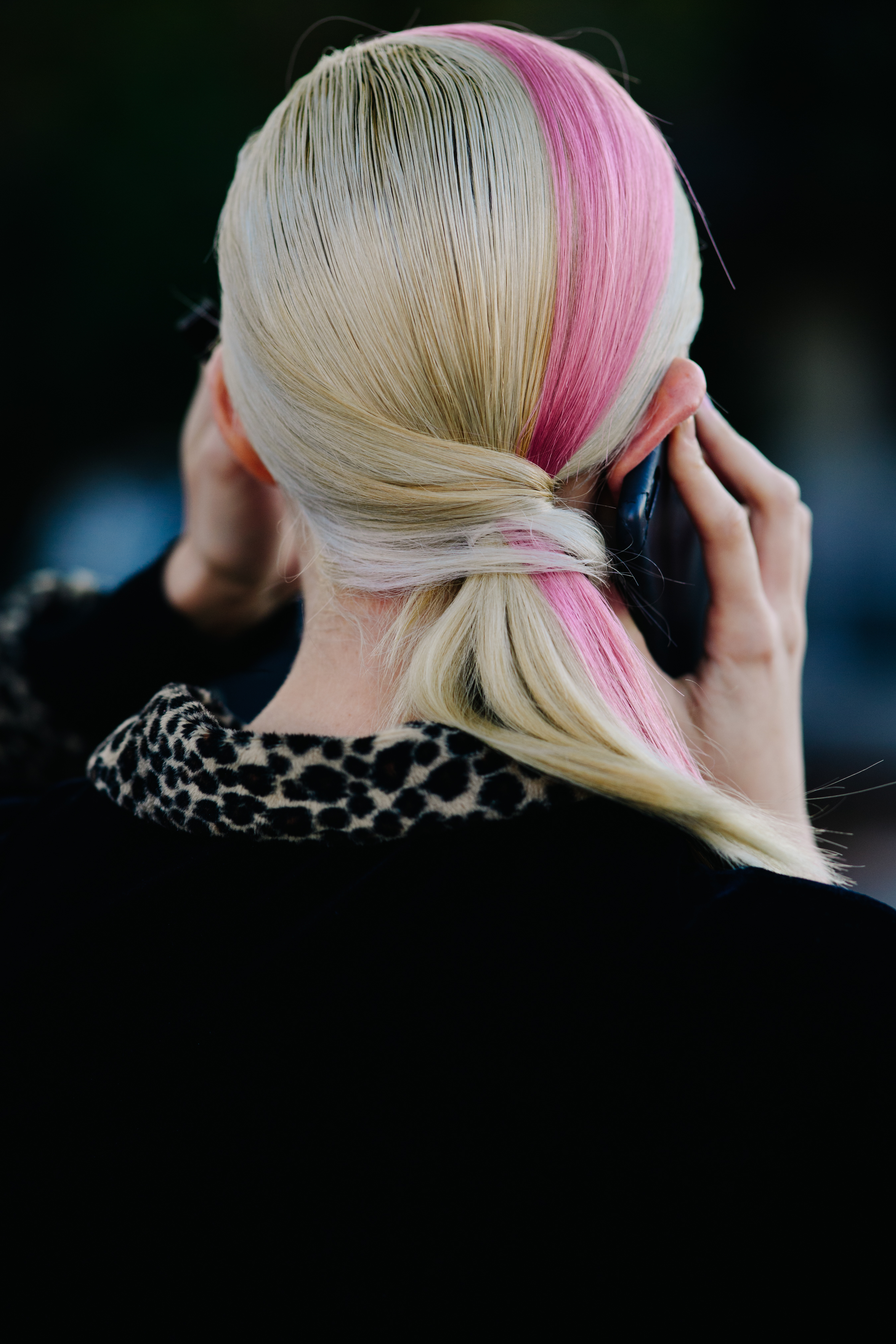 Detail of a hairstyle with pink details