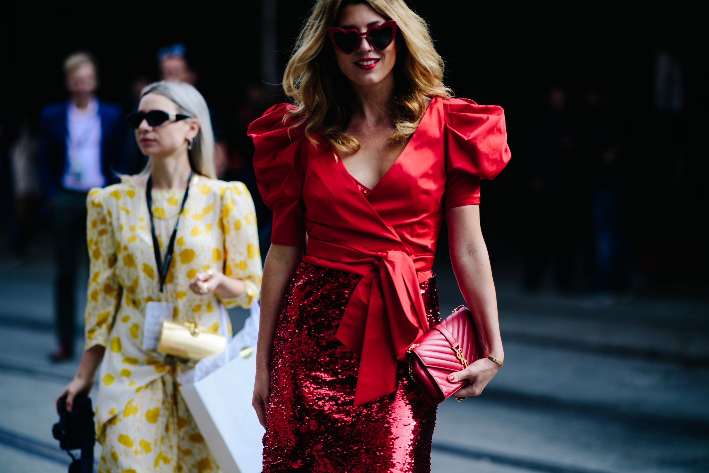 Woman wearing a total red look
