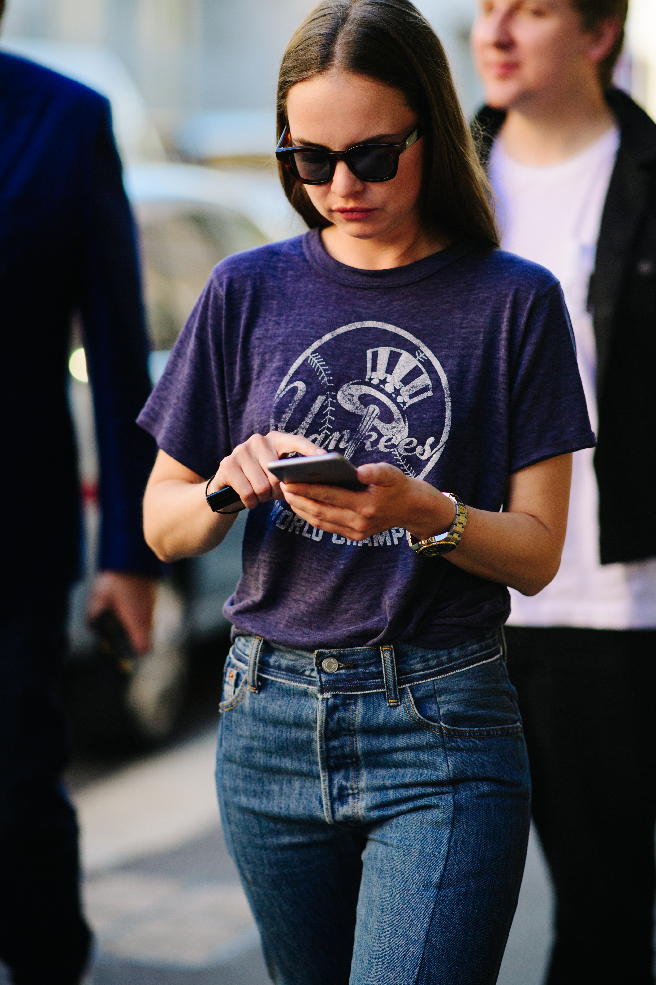 Woman wearing a Yankees t-shirt