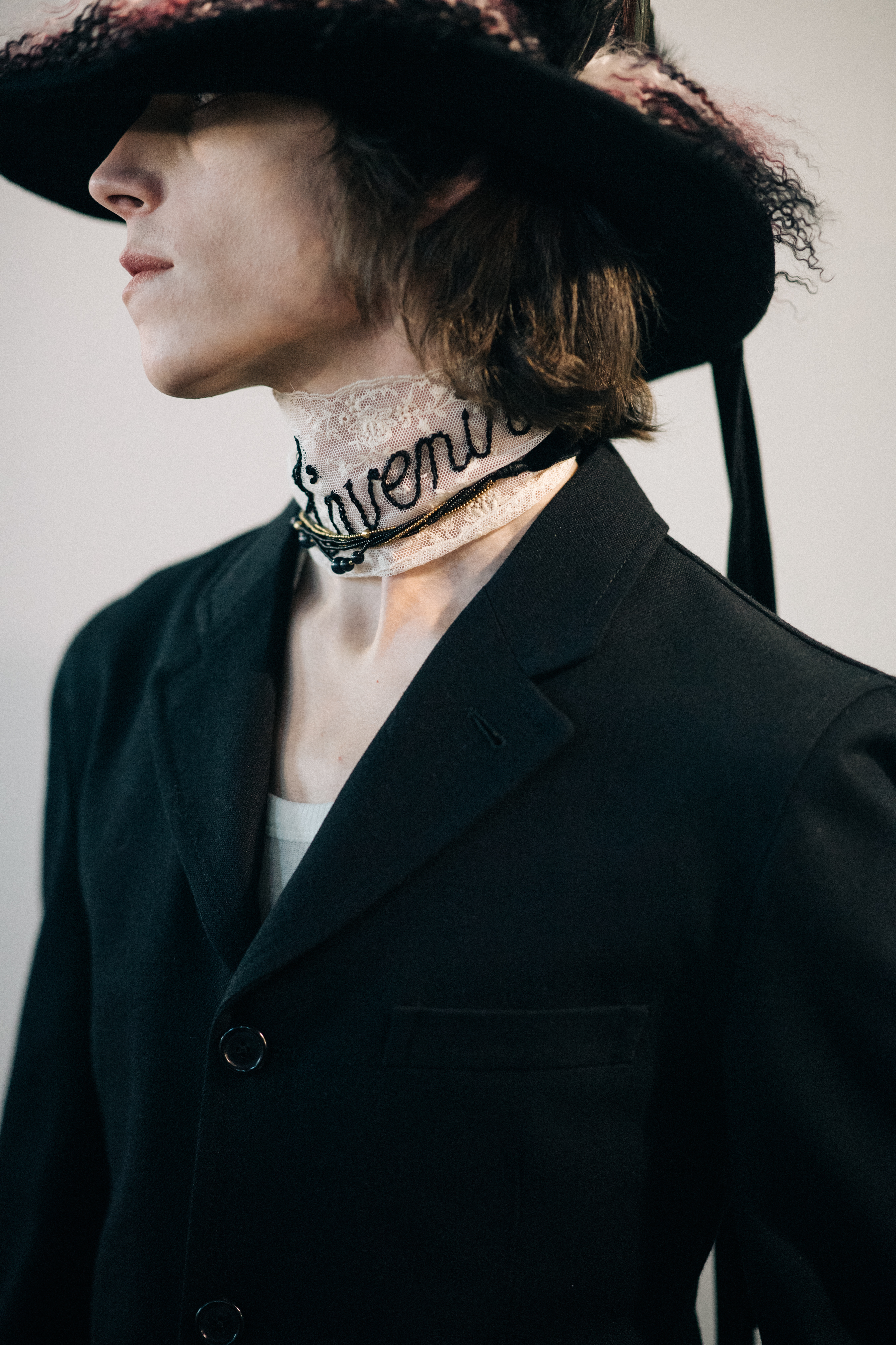 小*川様 ANN DEMEULEMEESTER 　ハット Backstage at Ann Demeulemeester | Paris - Adam Katz Sinding