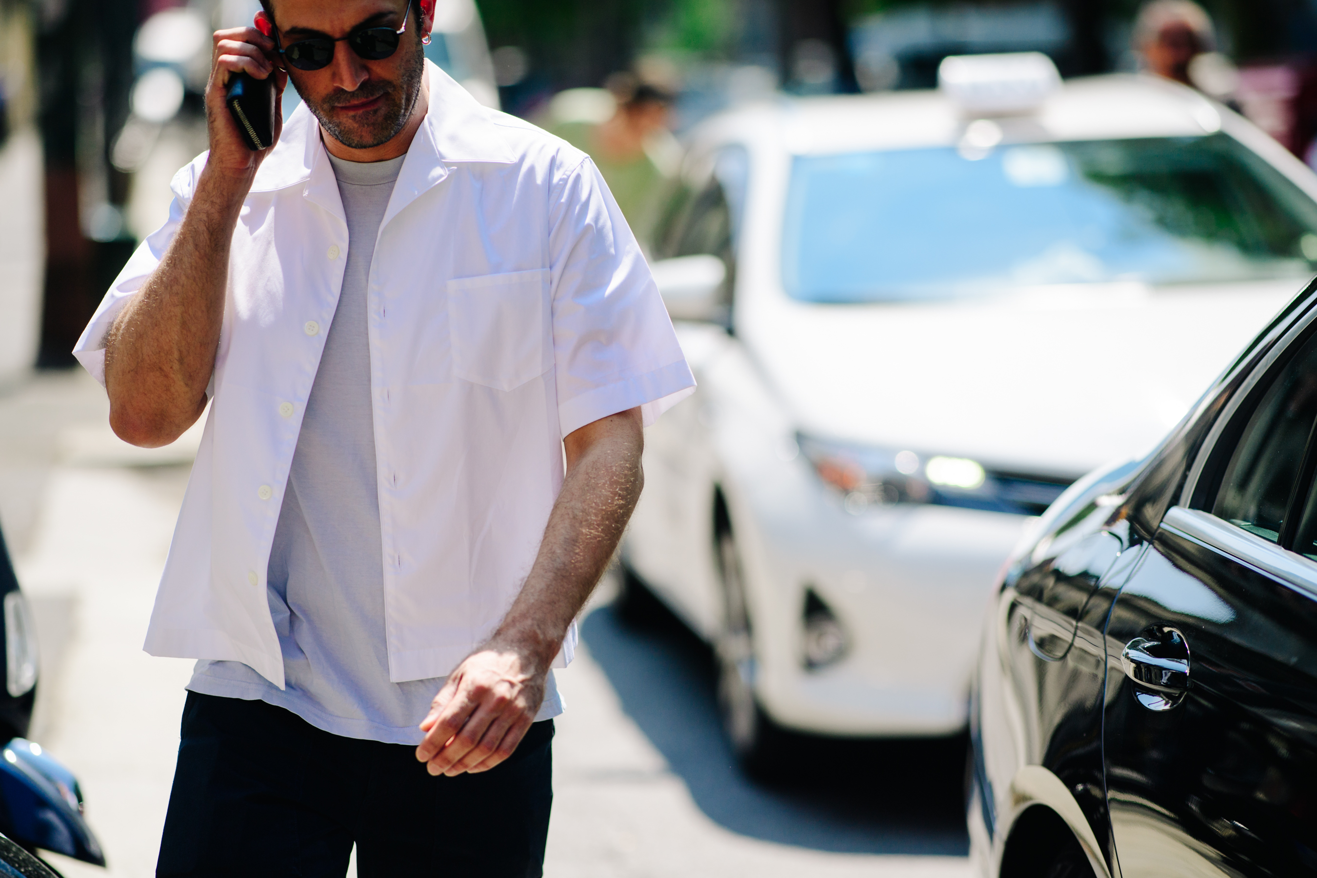 Man wearing a white cotton shirt