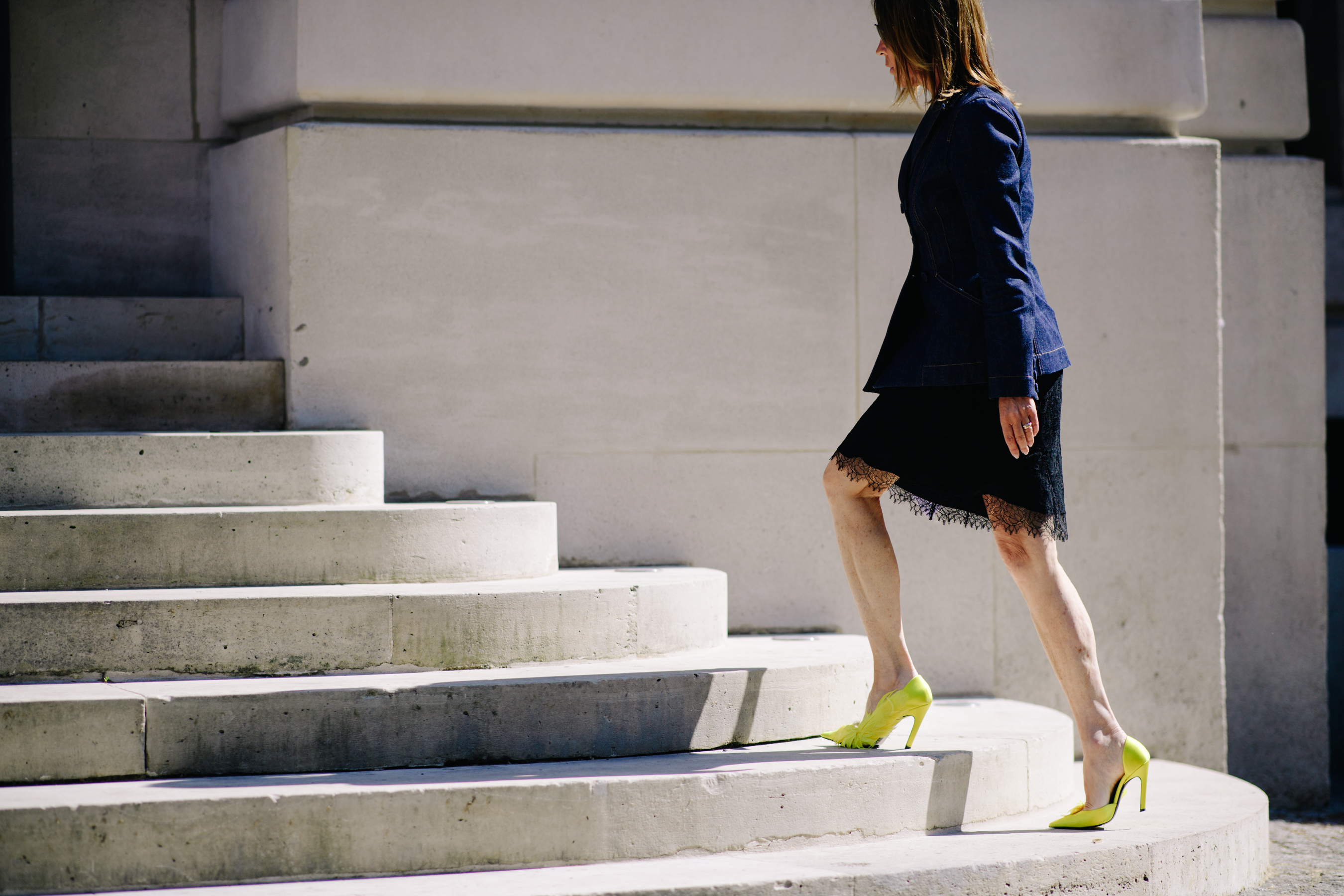 Editor wearing fluo green heels