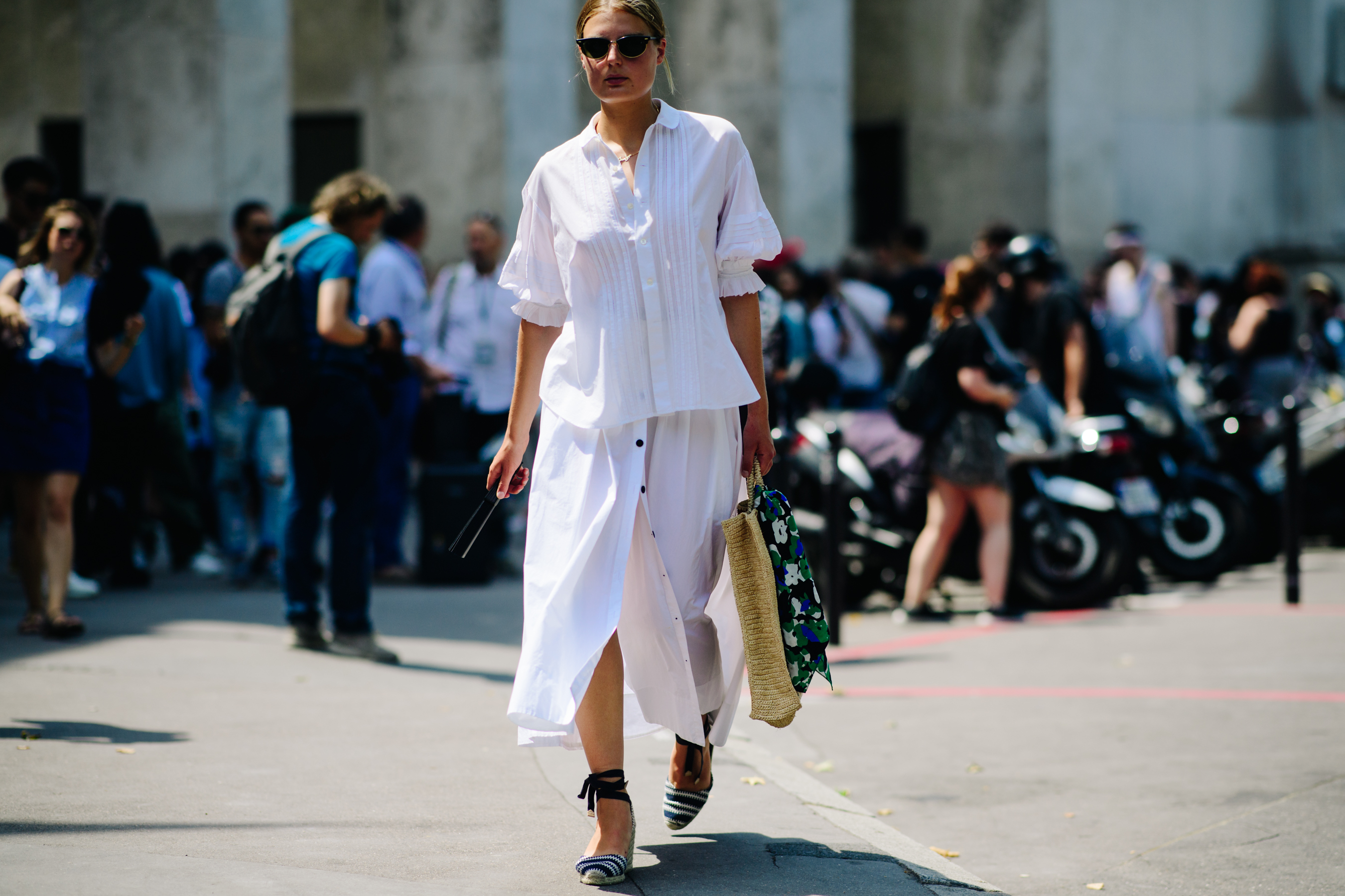Woman wearing a white outfit