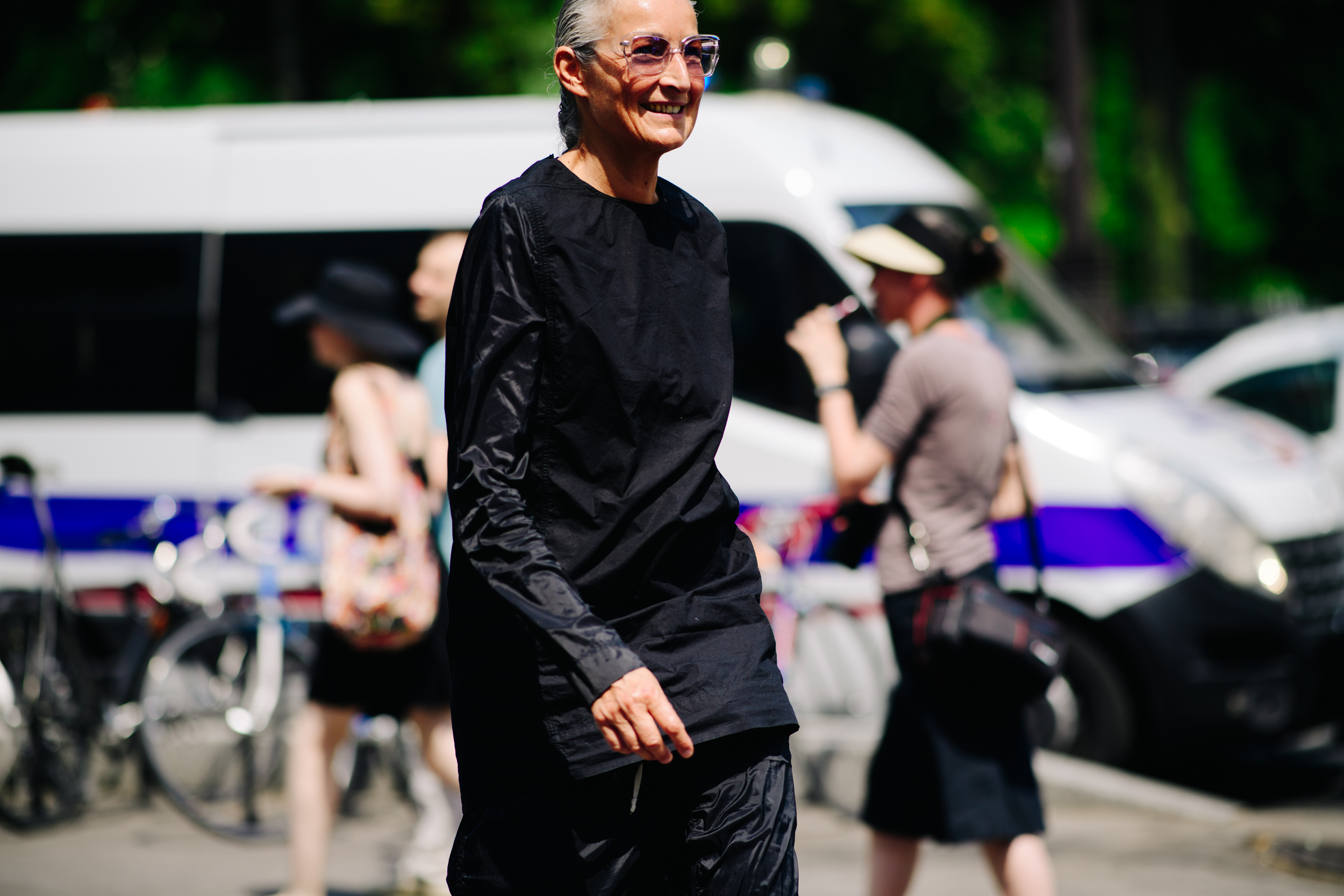 Woman wearing a black outfit