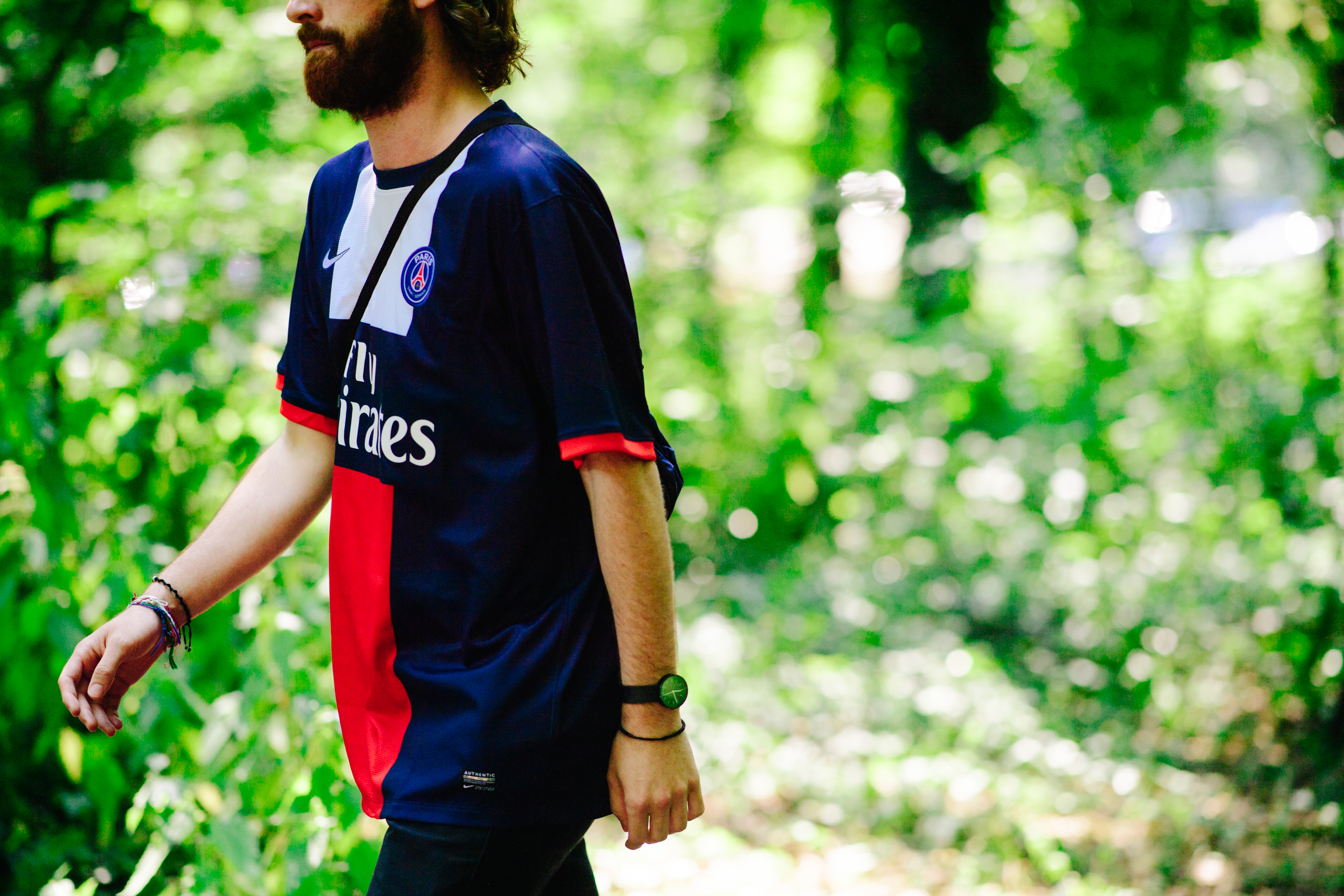 Man wearing a PSG t-shirt