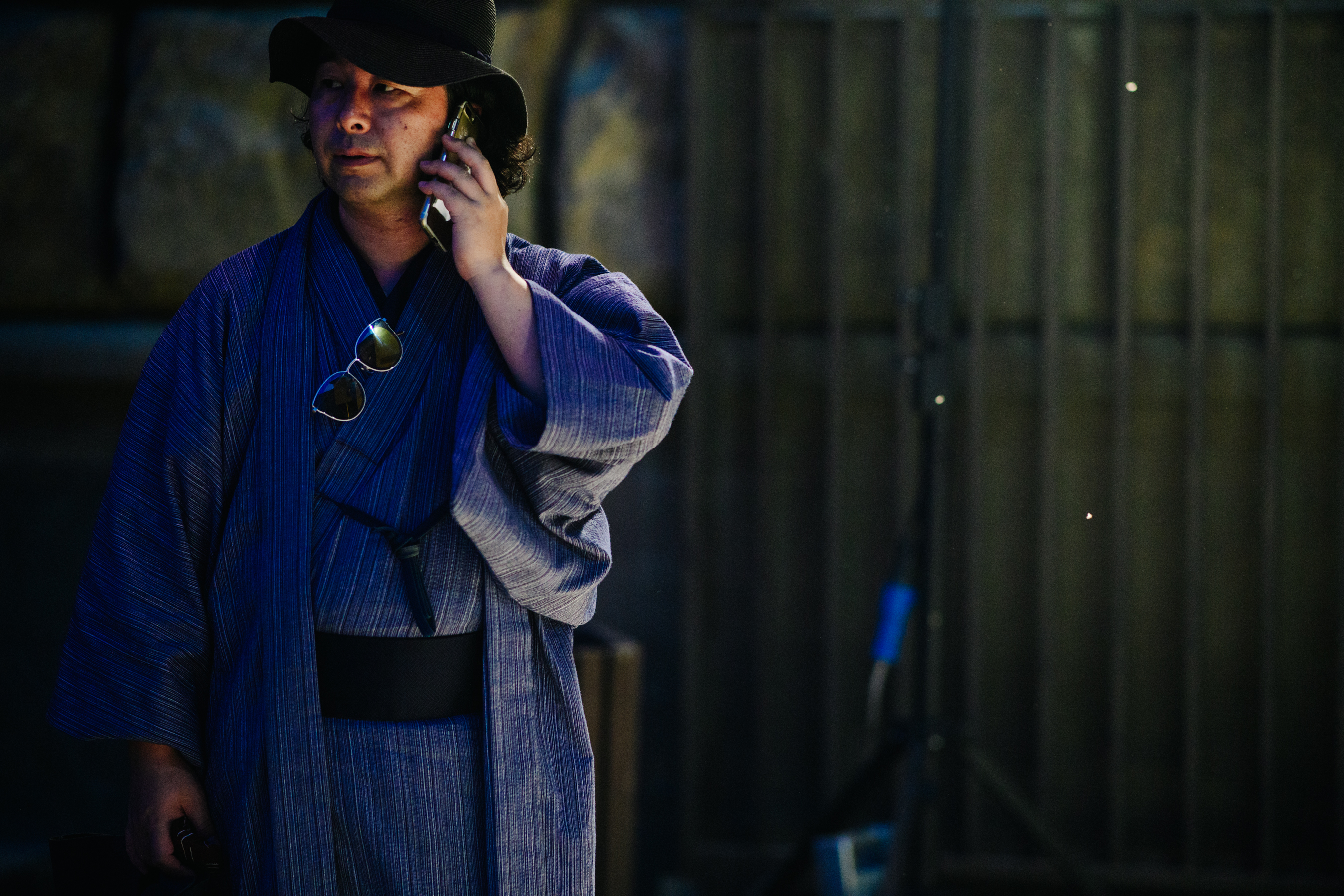 Man wearing a grey cotton kimono