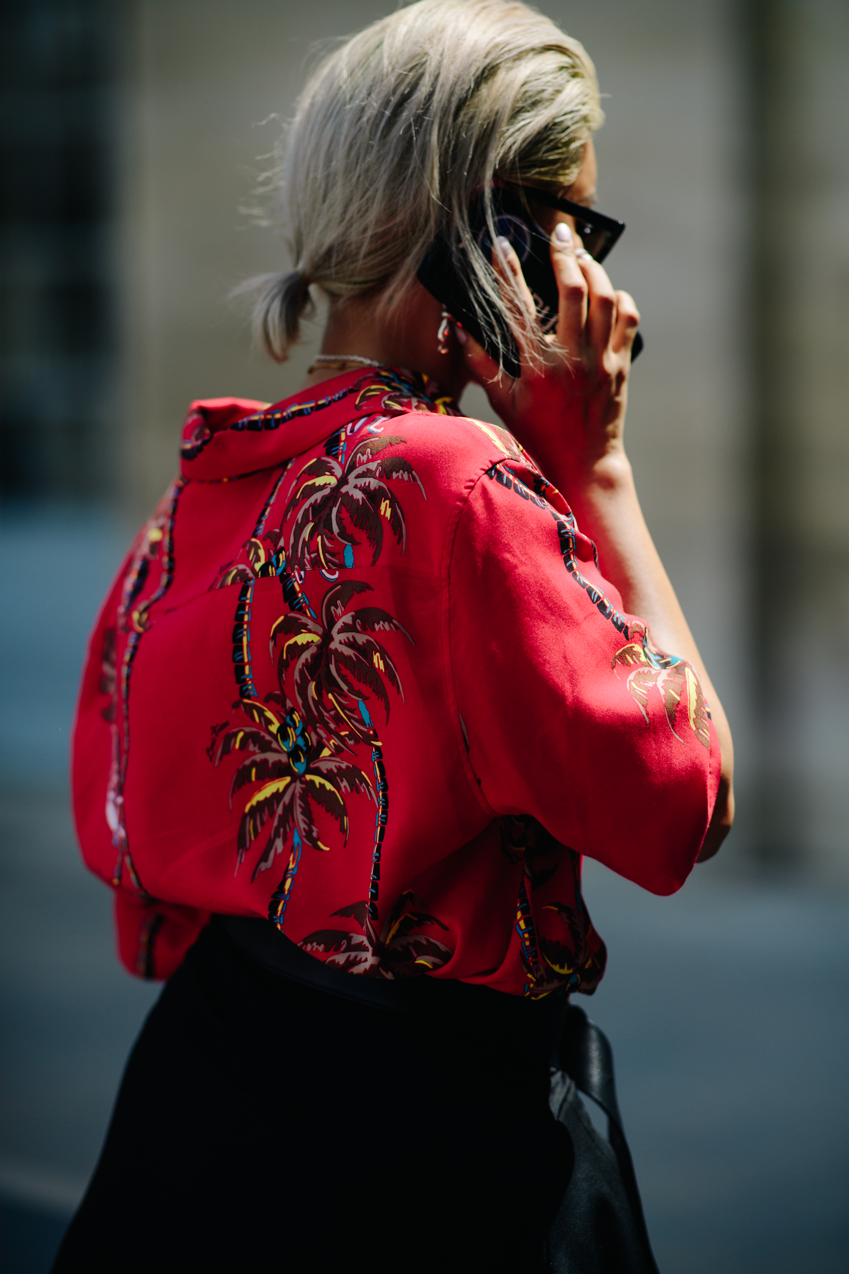 Woman wearing a print red shirt