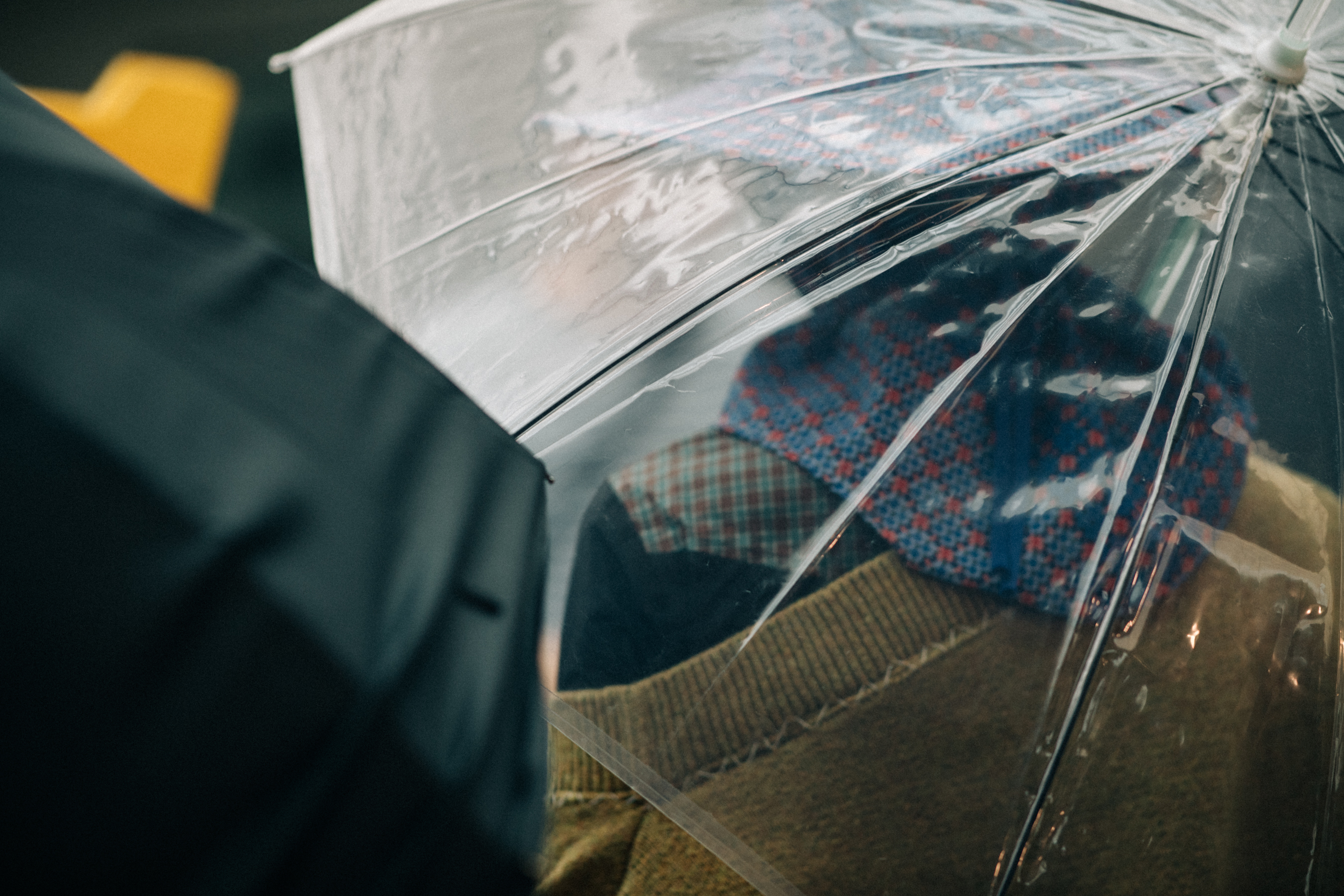 Model with umbrellas and hats