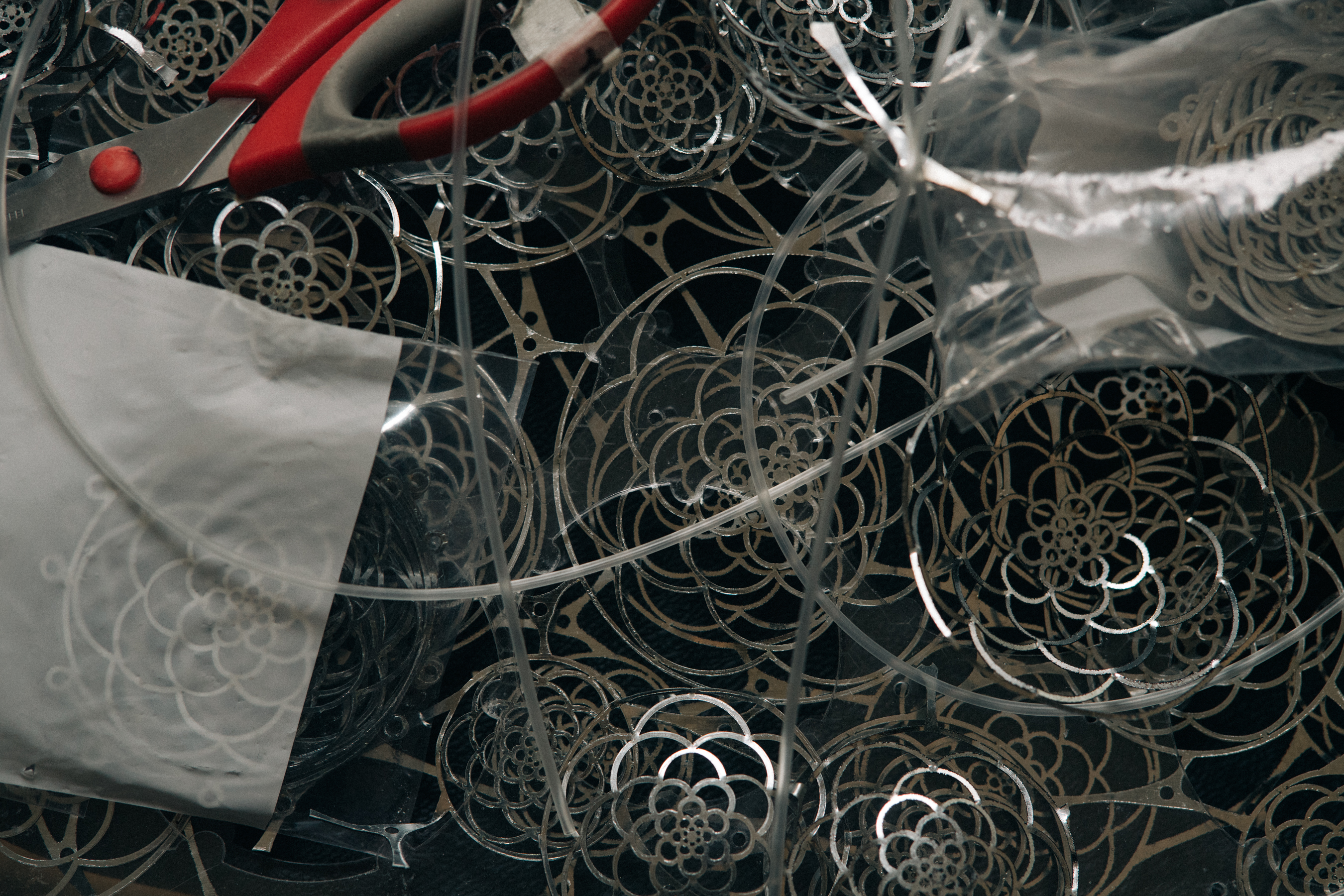 Geometric shapes out of metal