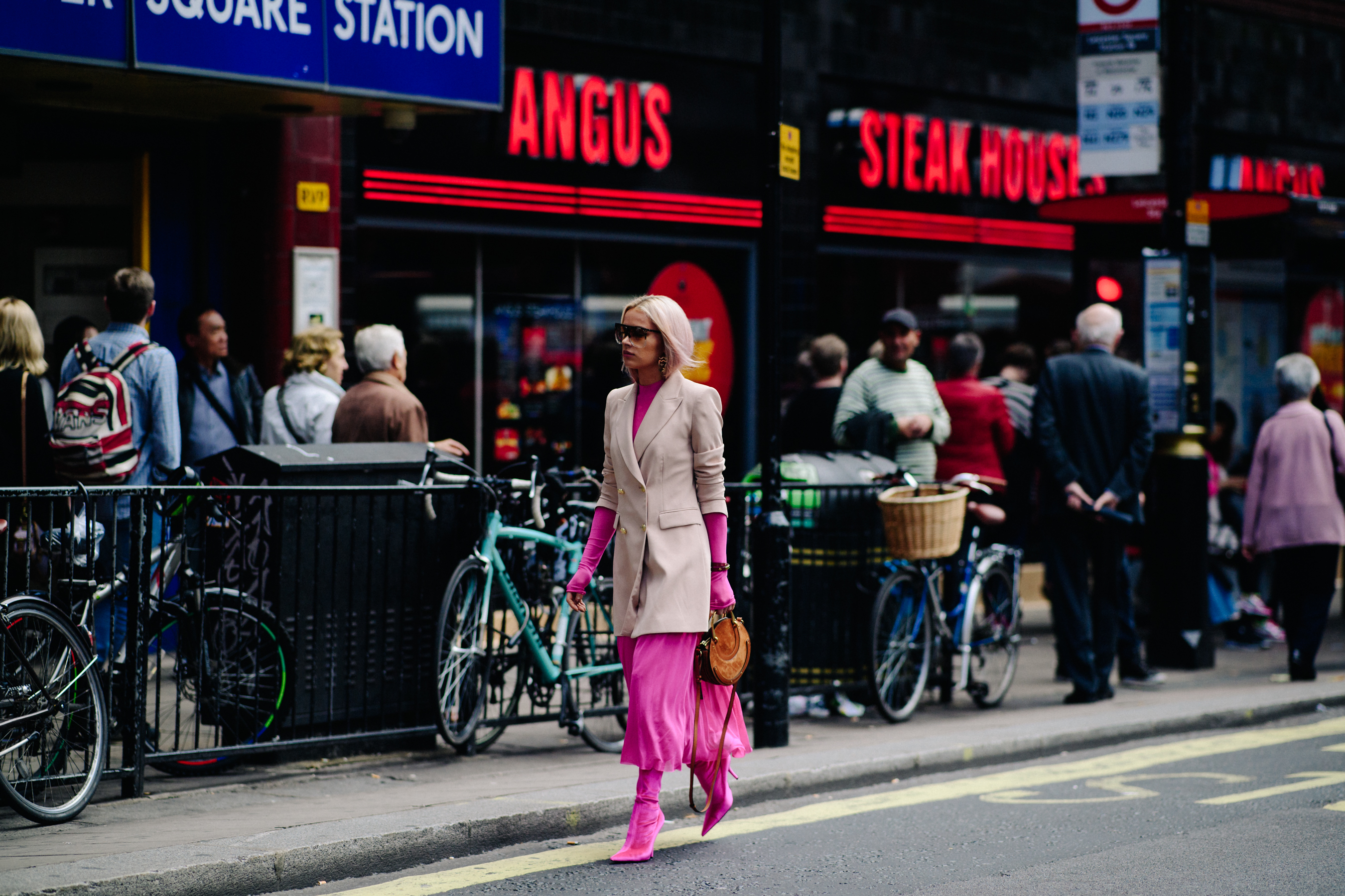 Woman wearing pink total look