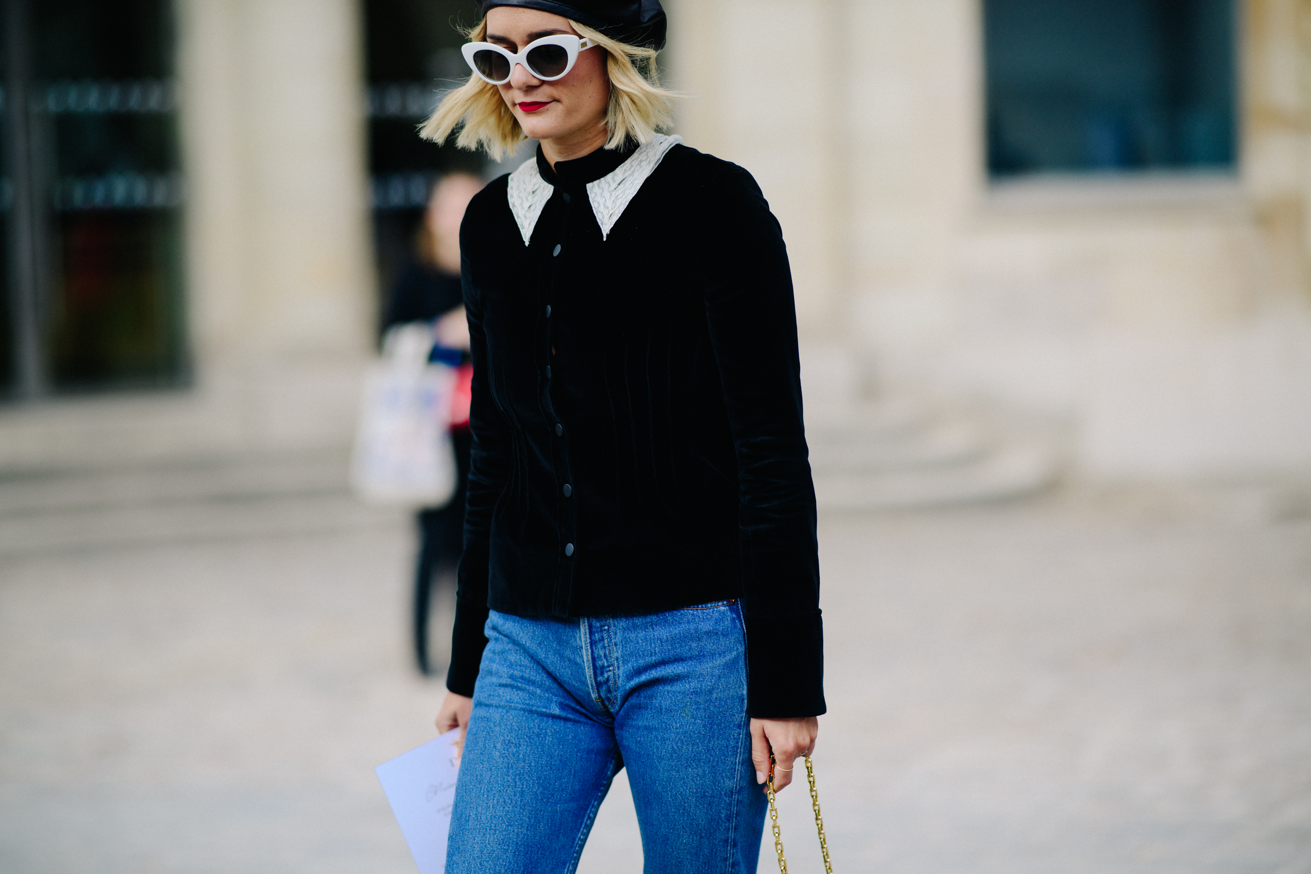 Woman wearing white glasses and jeans