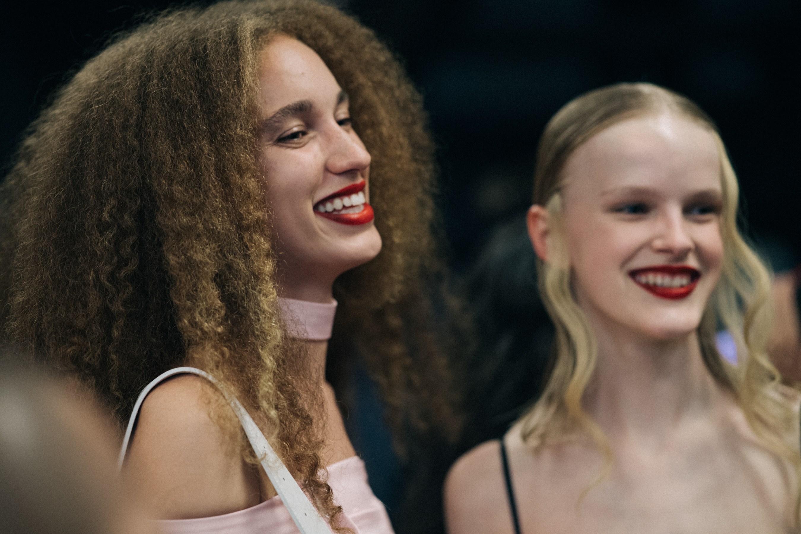 Model with big curly hair