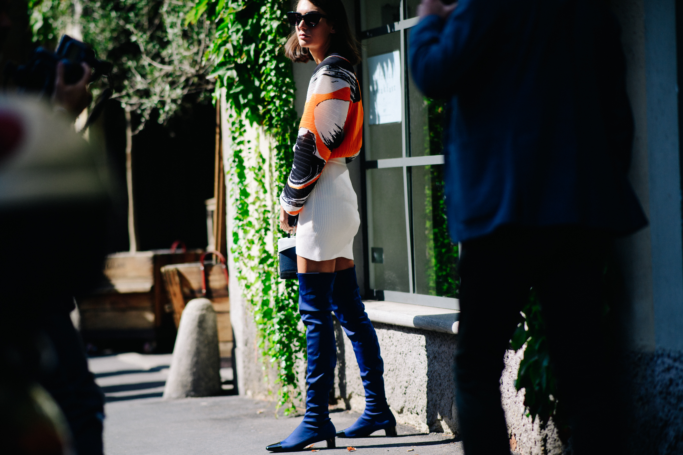 Italian blogger wearing high blue heels
