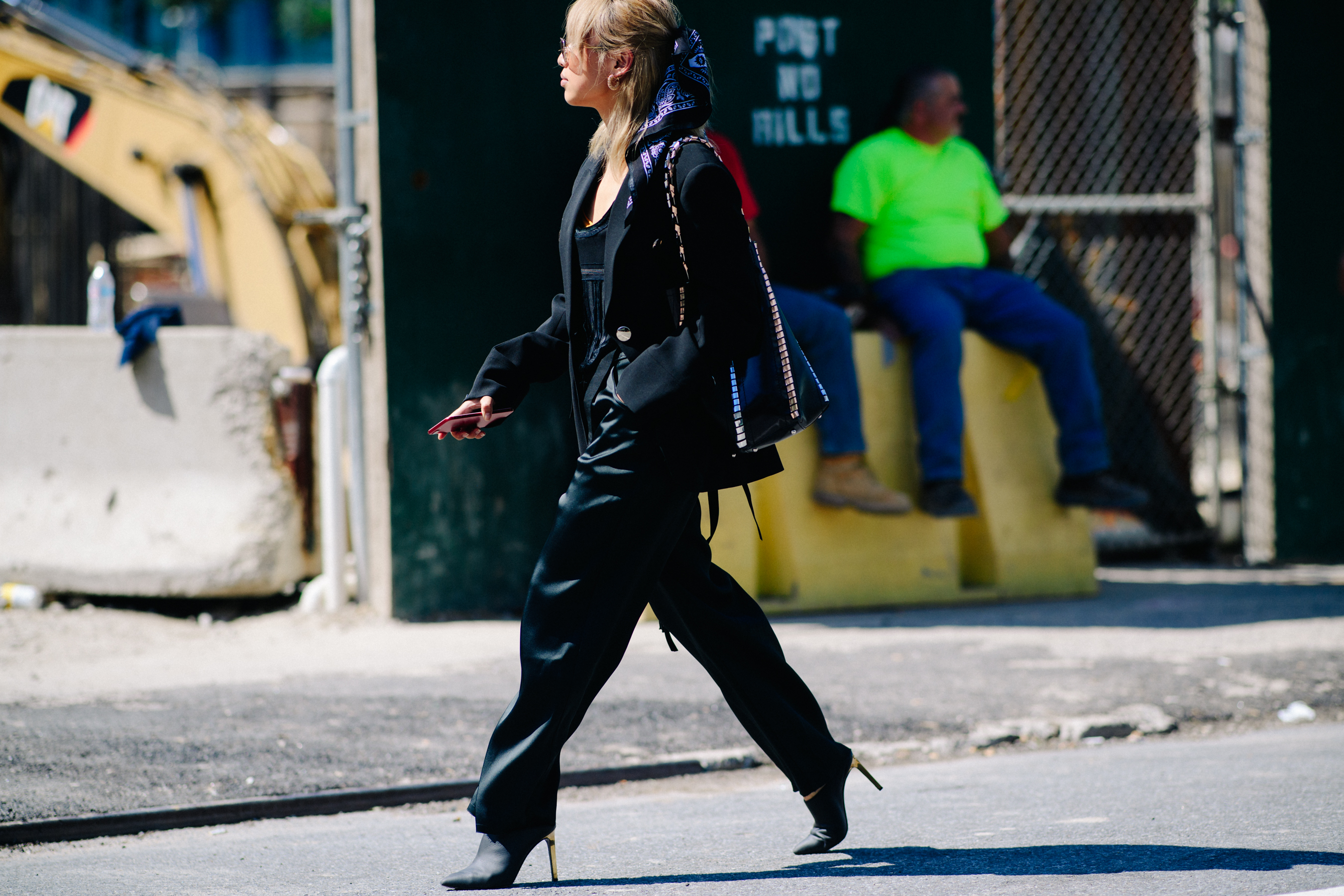 Australian blogger wearing black outfit