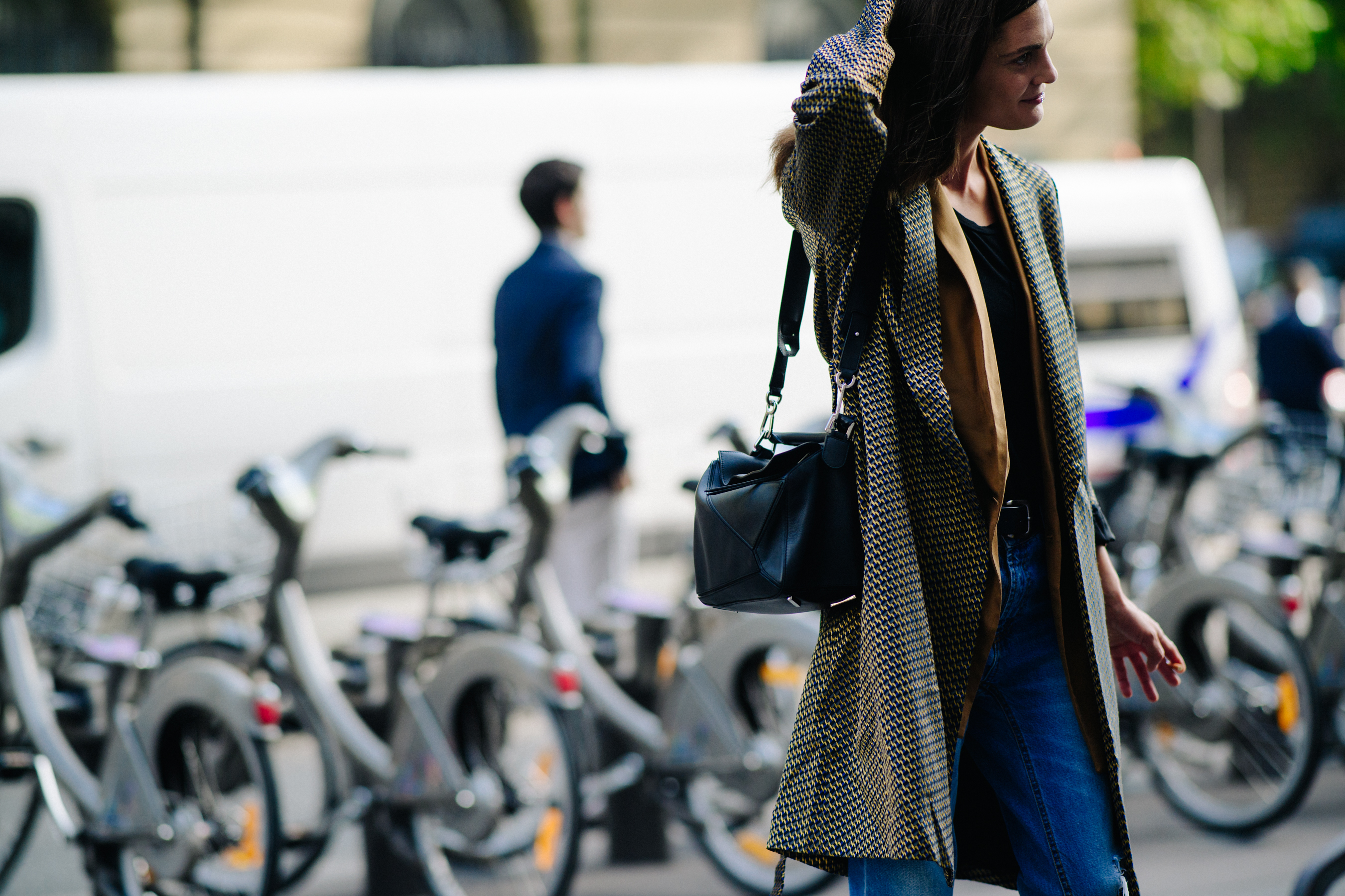 Model with Loewe puzzle bag