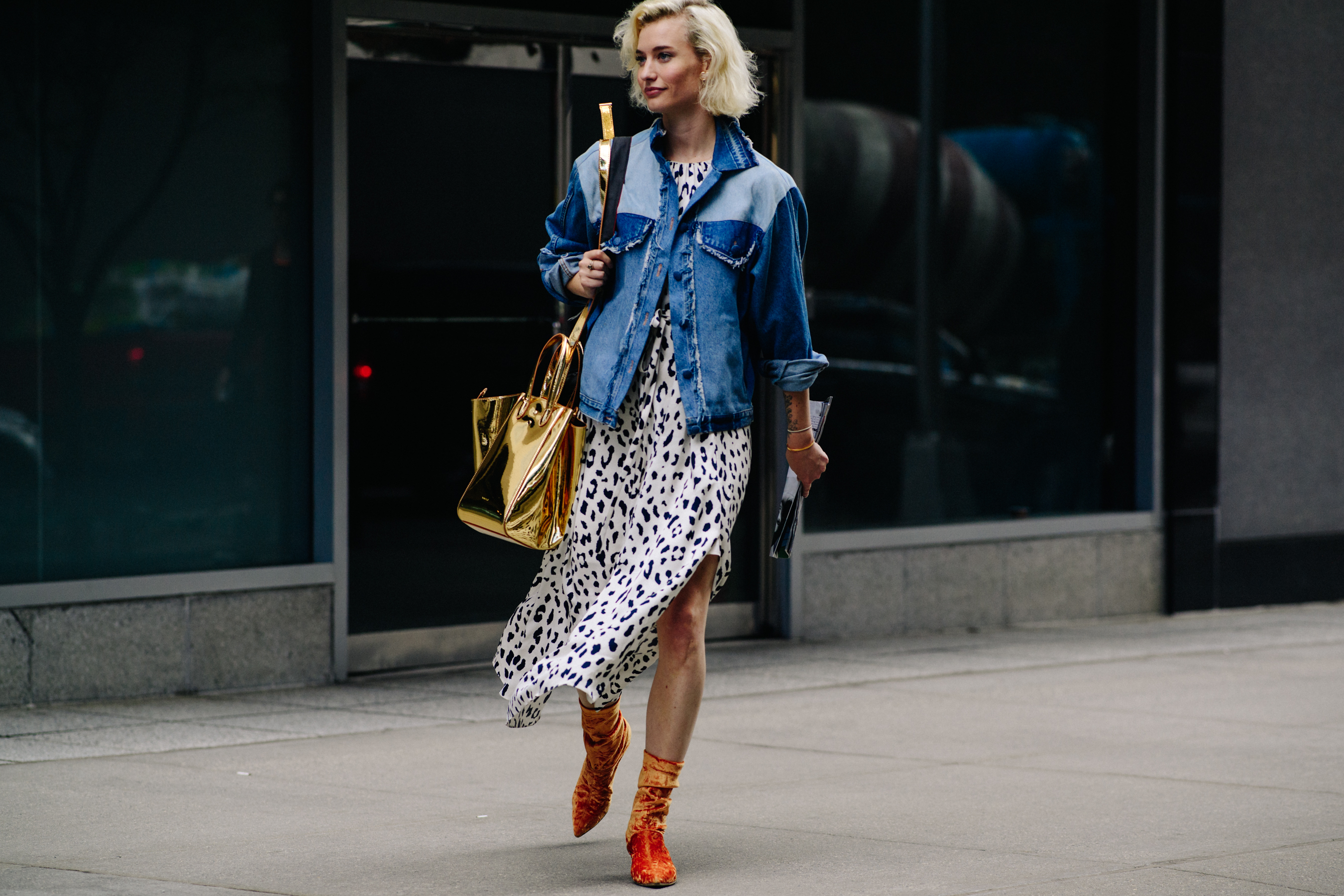 Qiwi blogger wearing denim jacket