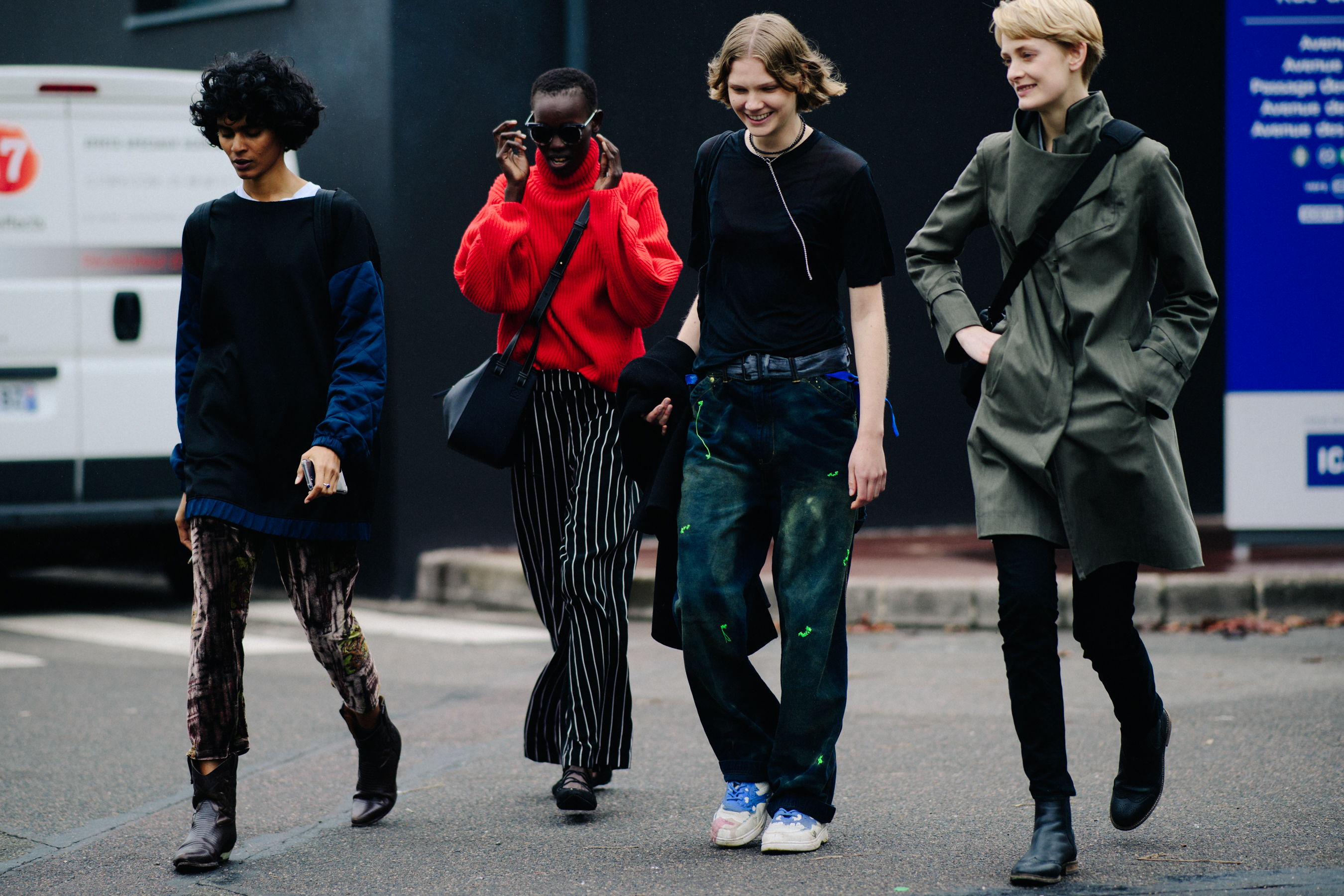 Group o fmodels leaving the show